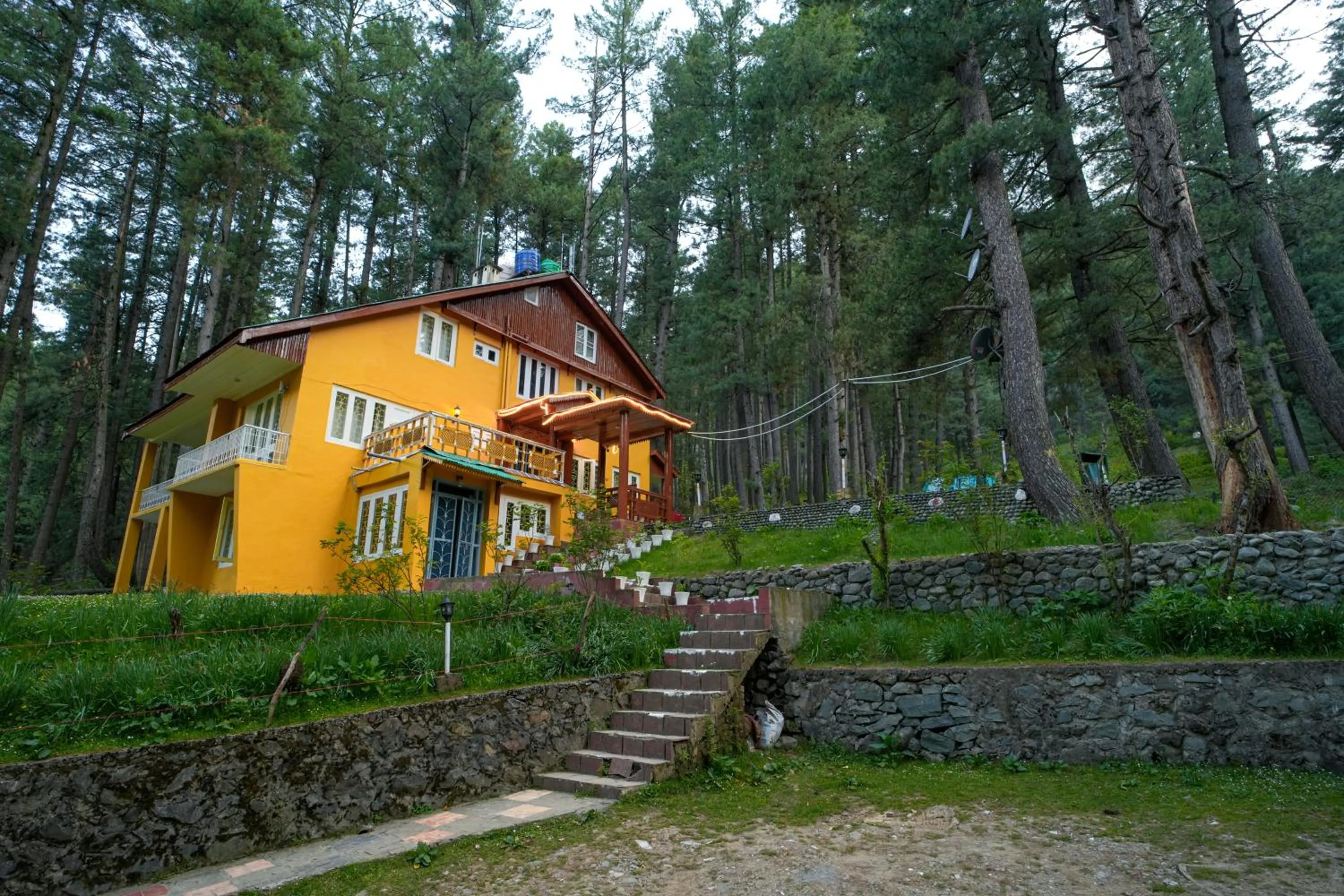 Property building in Hotel Little Silver