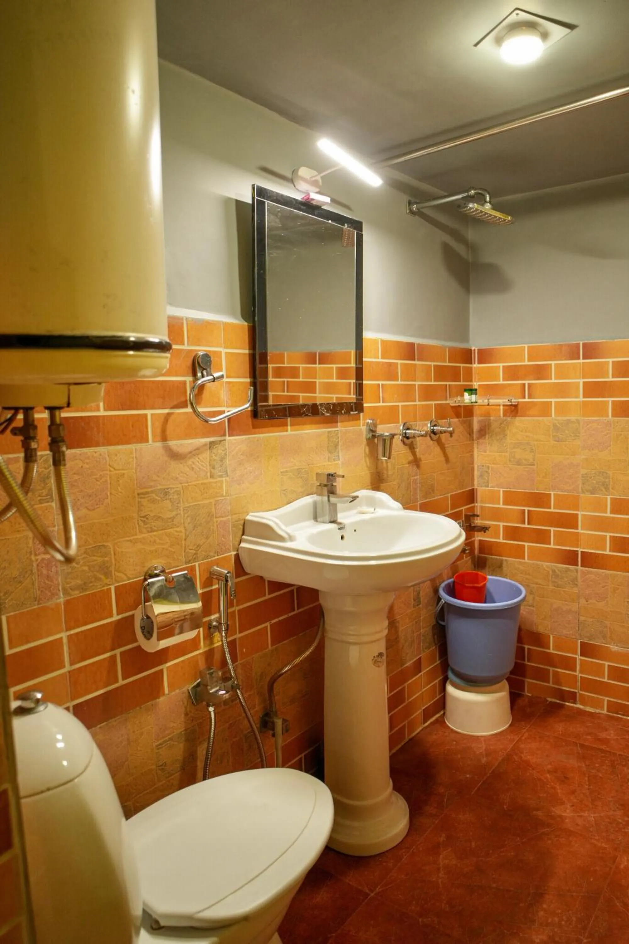 Shower in Hotel Little Silver