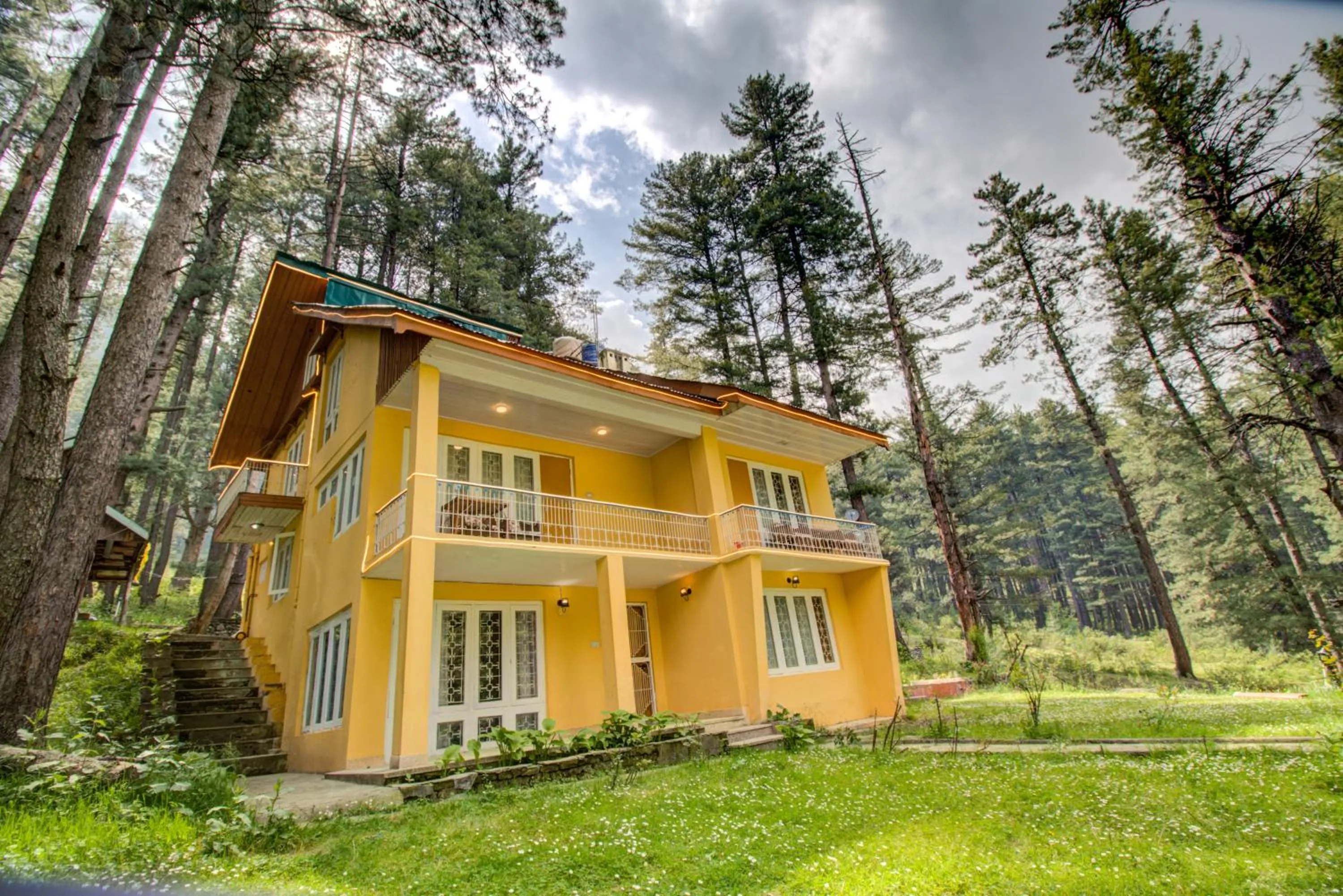 Property building in Hotel Little Silver