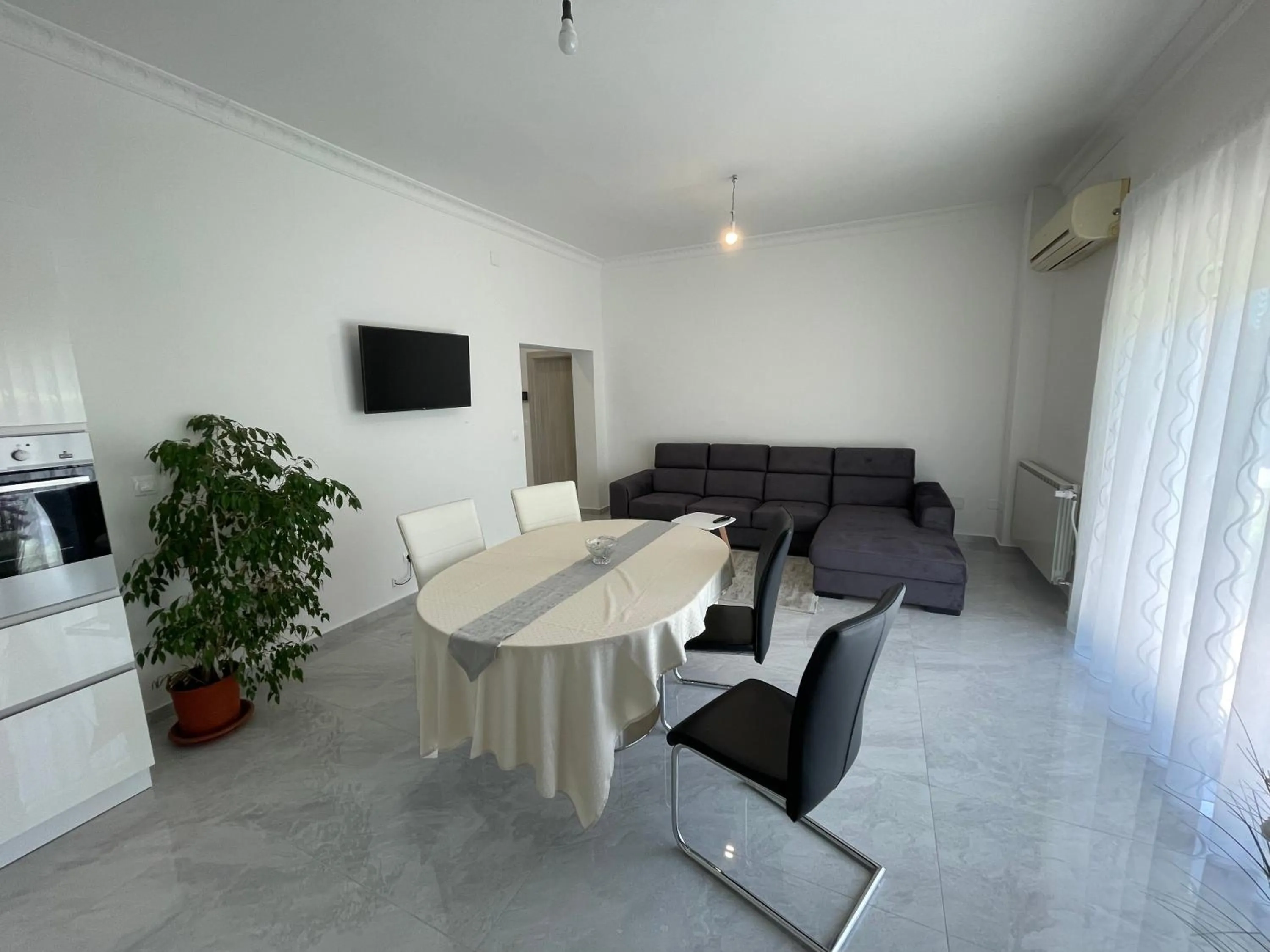 TV and multimedia in Apartments Adria