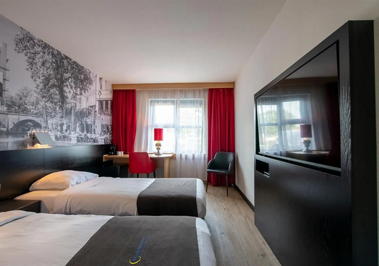 Bedroom, Bed in Bastion Hotel Groningen