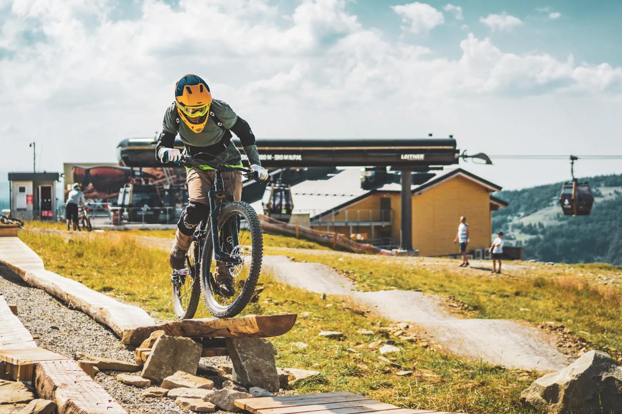 Cycling in XYZ eXtreme You Zen