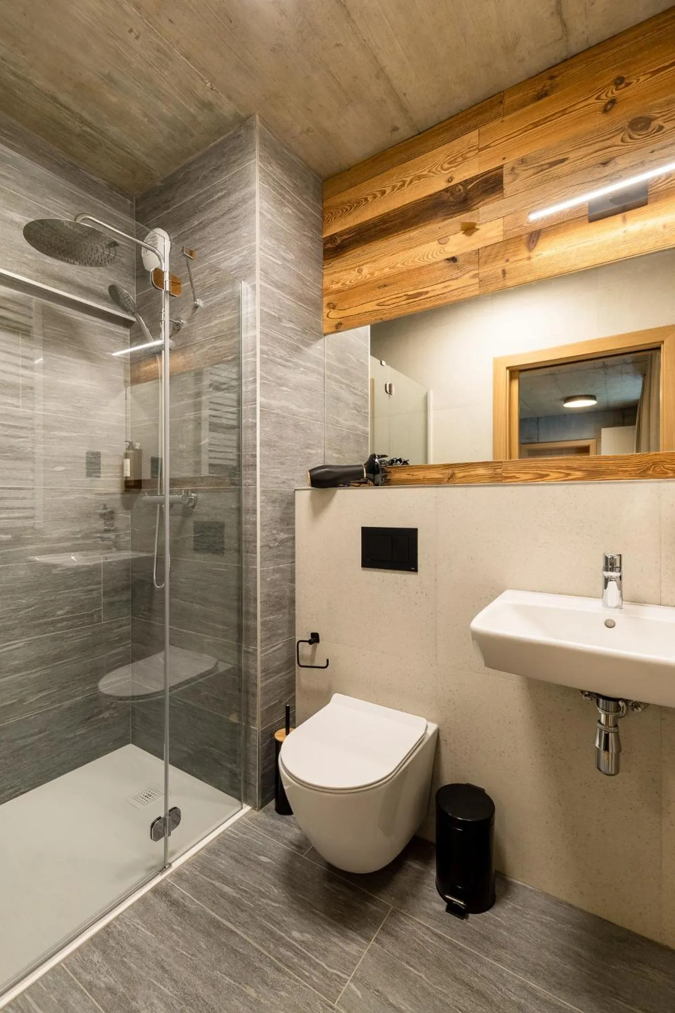 Shower in XYZ eXtreme You Zen