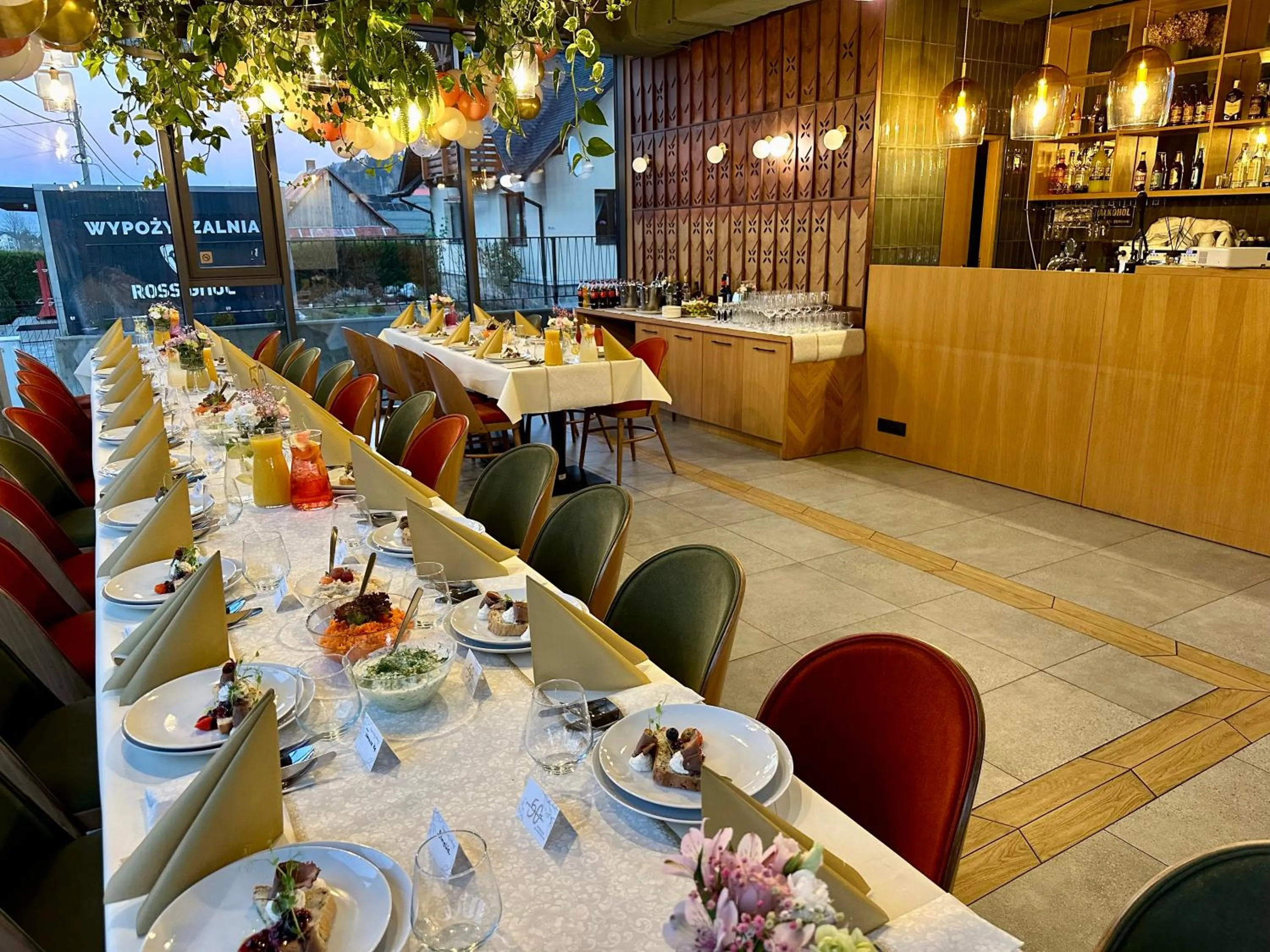 Restaurant/places to eat in XYZ eXtreme You Zen