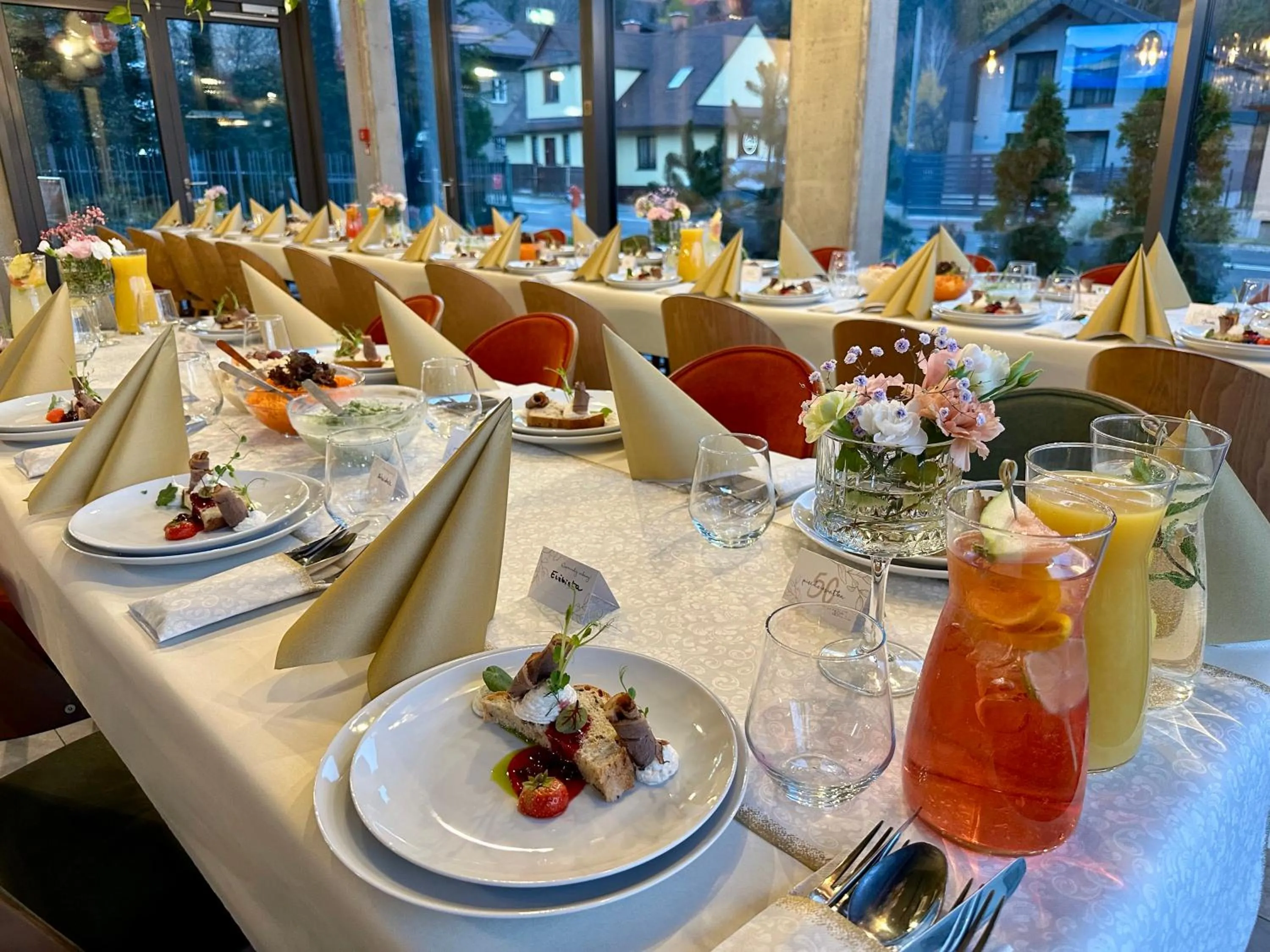 Restaurant/places to eat in XYZ eXtreme You Zen