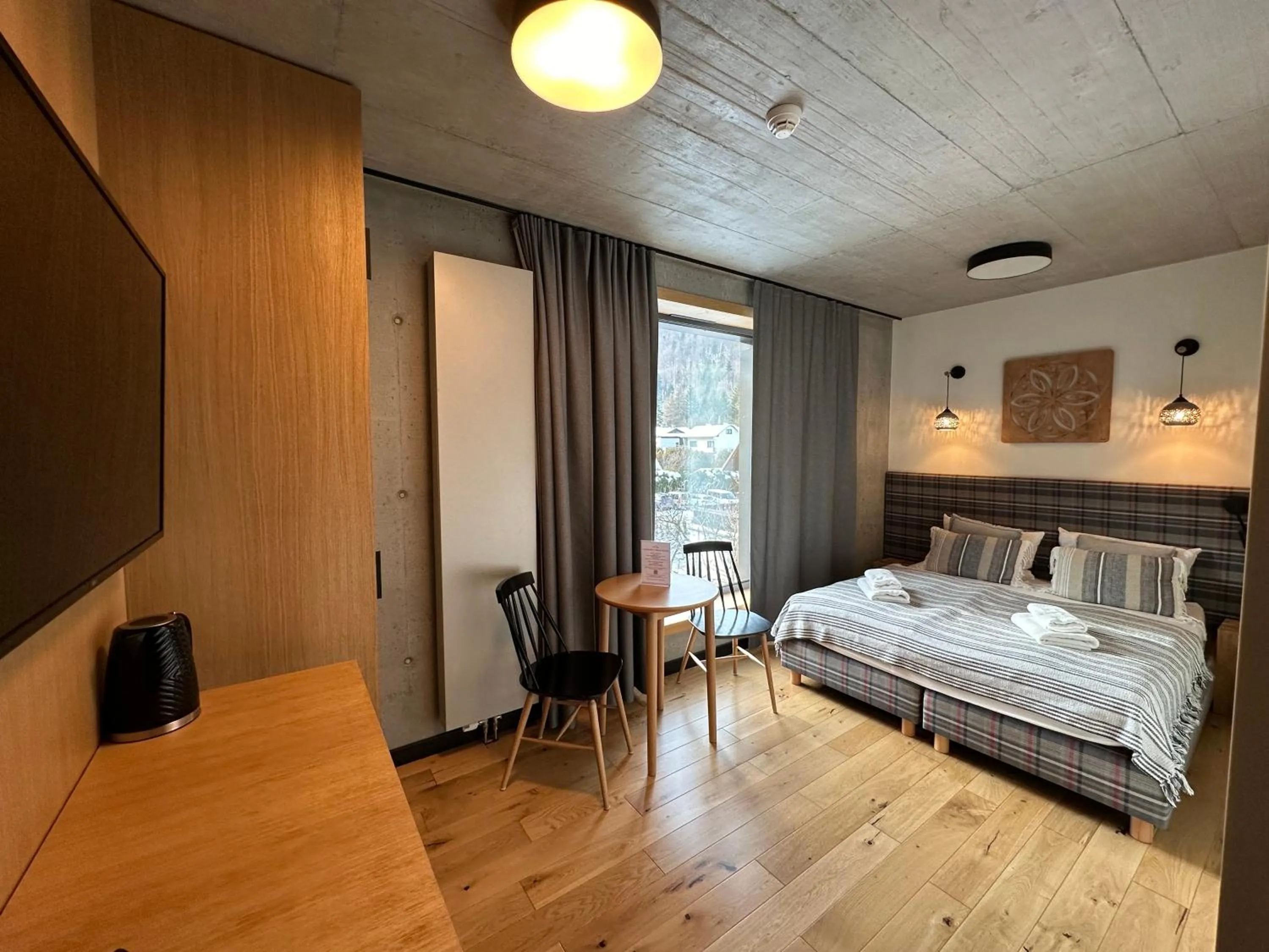 Photo of the whole room, Bed in XYZ eXtreme You Zen