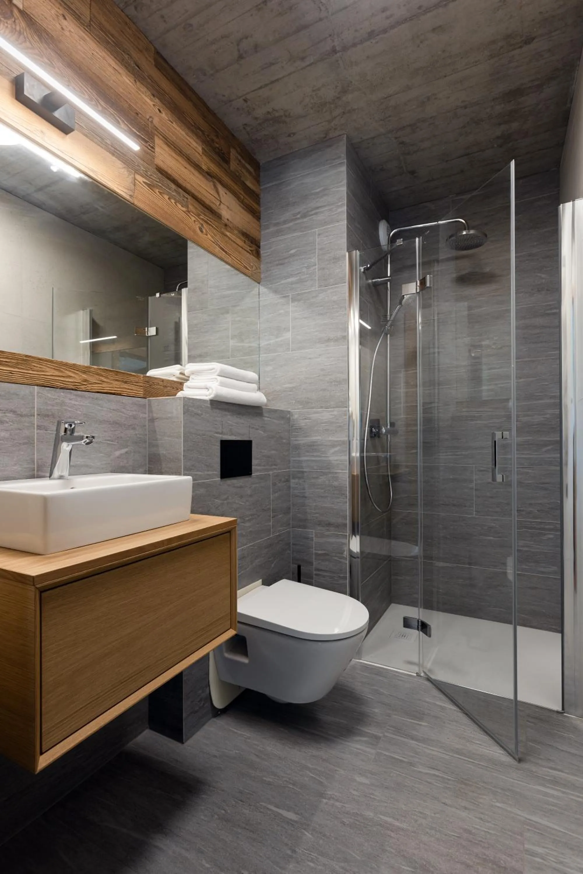 Shower in XYZ eXtreme You Zen