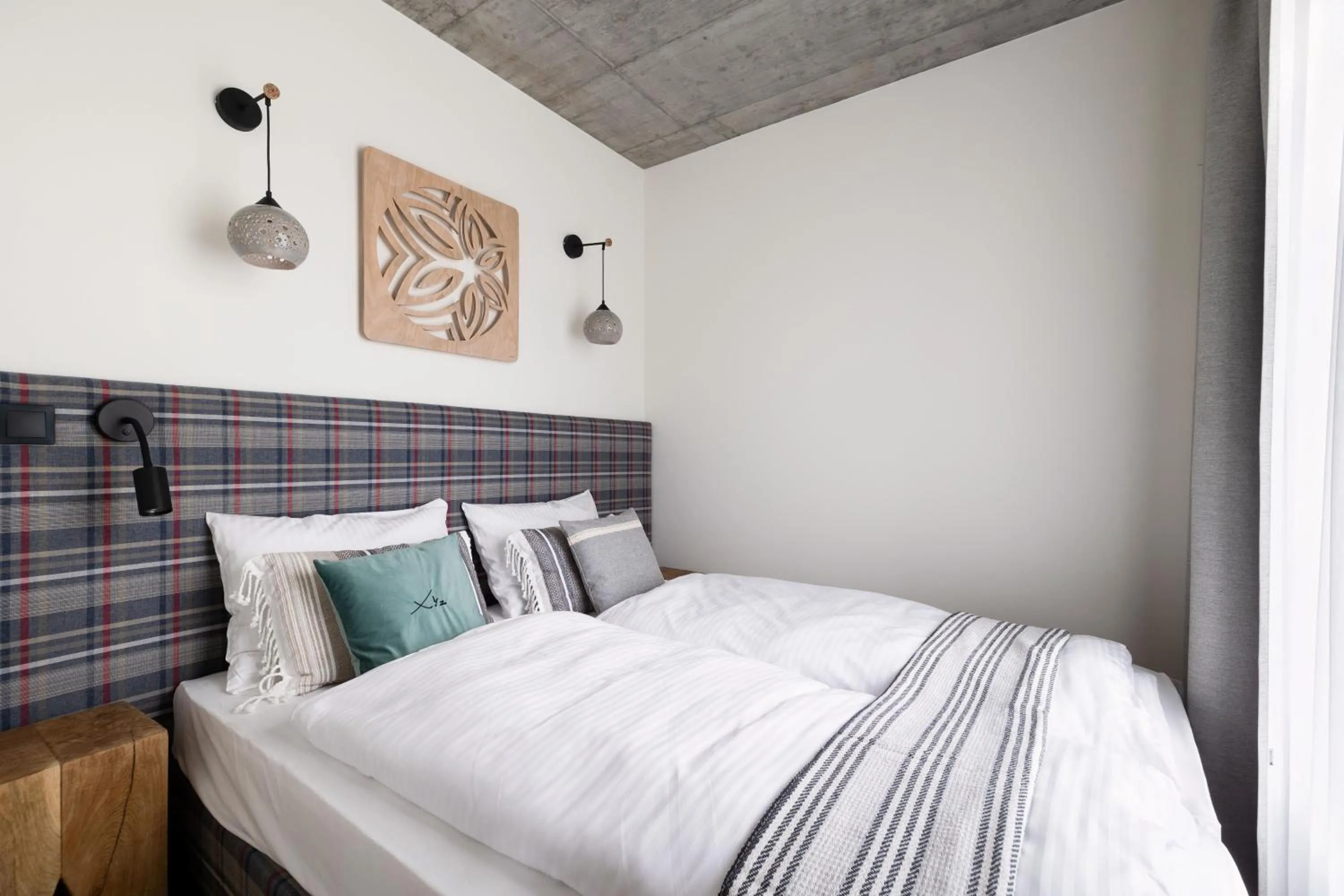 Bedroom, Bed in XYZ eXtreme You Zen