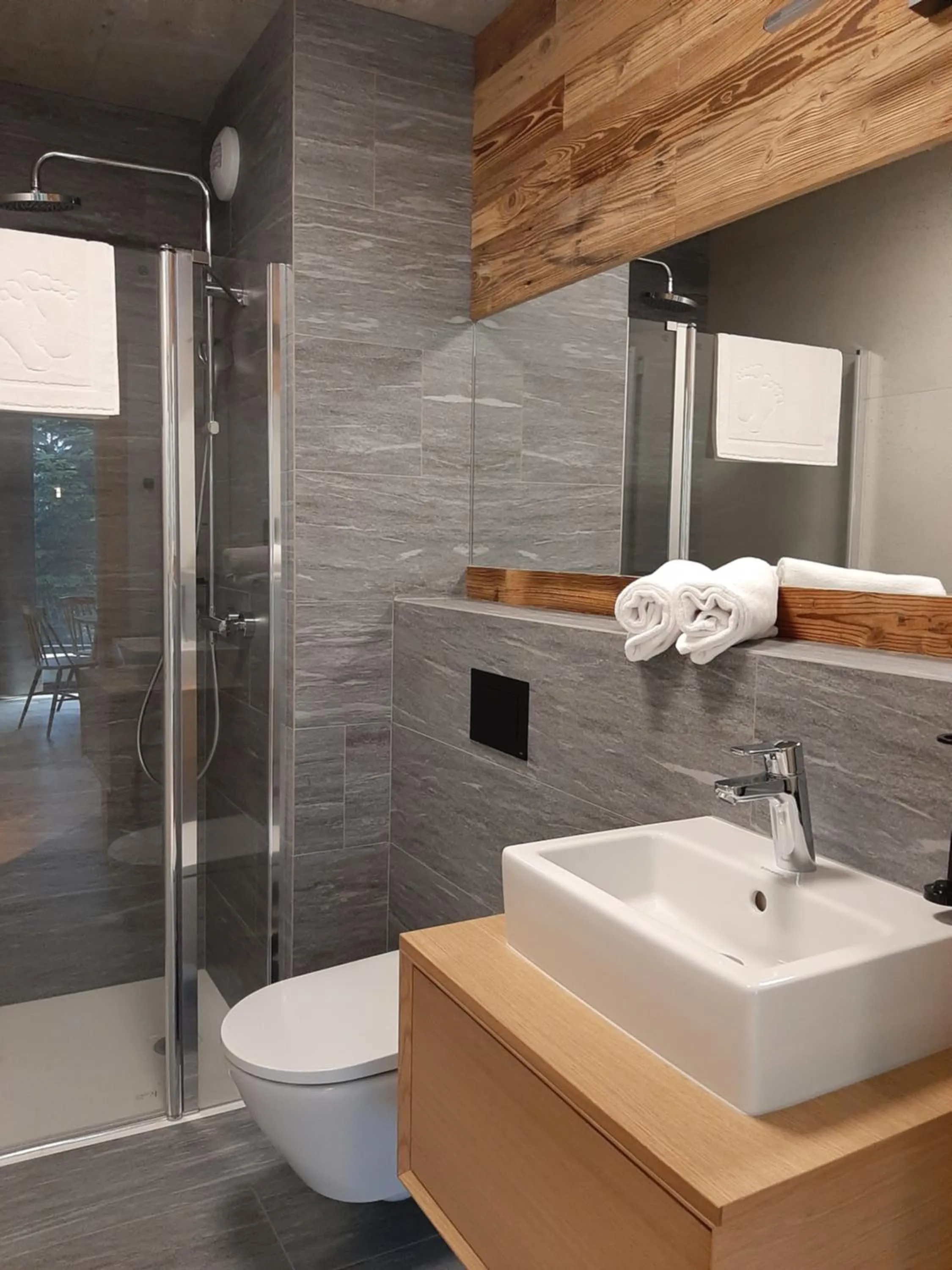 Shower in XYZ eXtreme You Zen