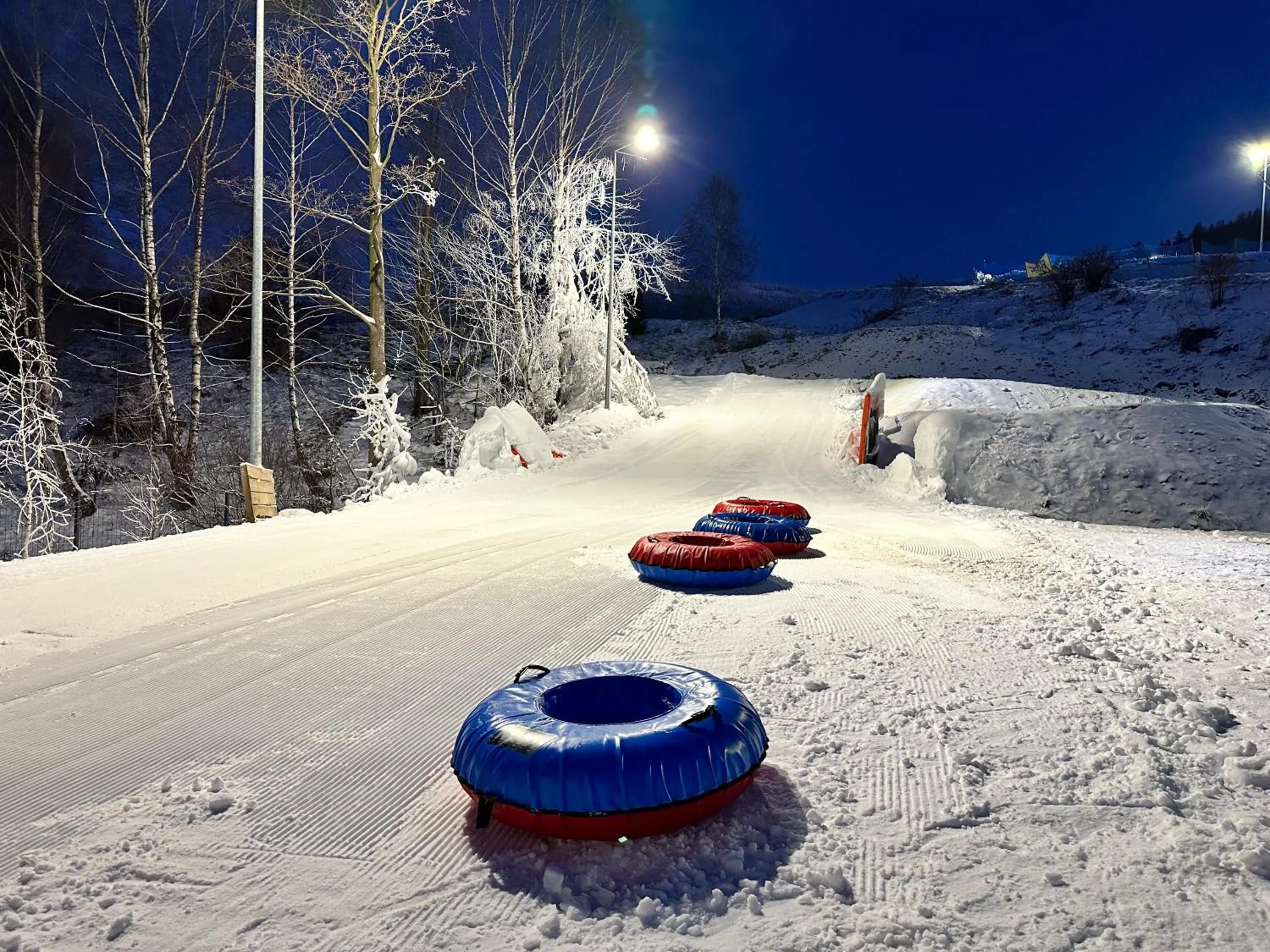 Skiing in XYZ eXtreme You Zen