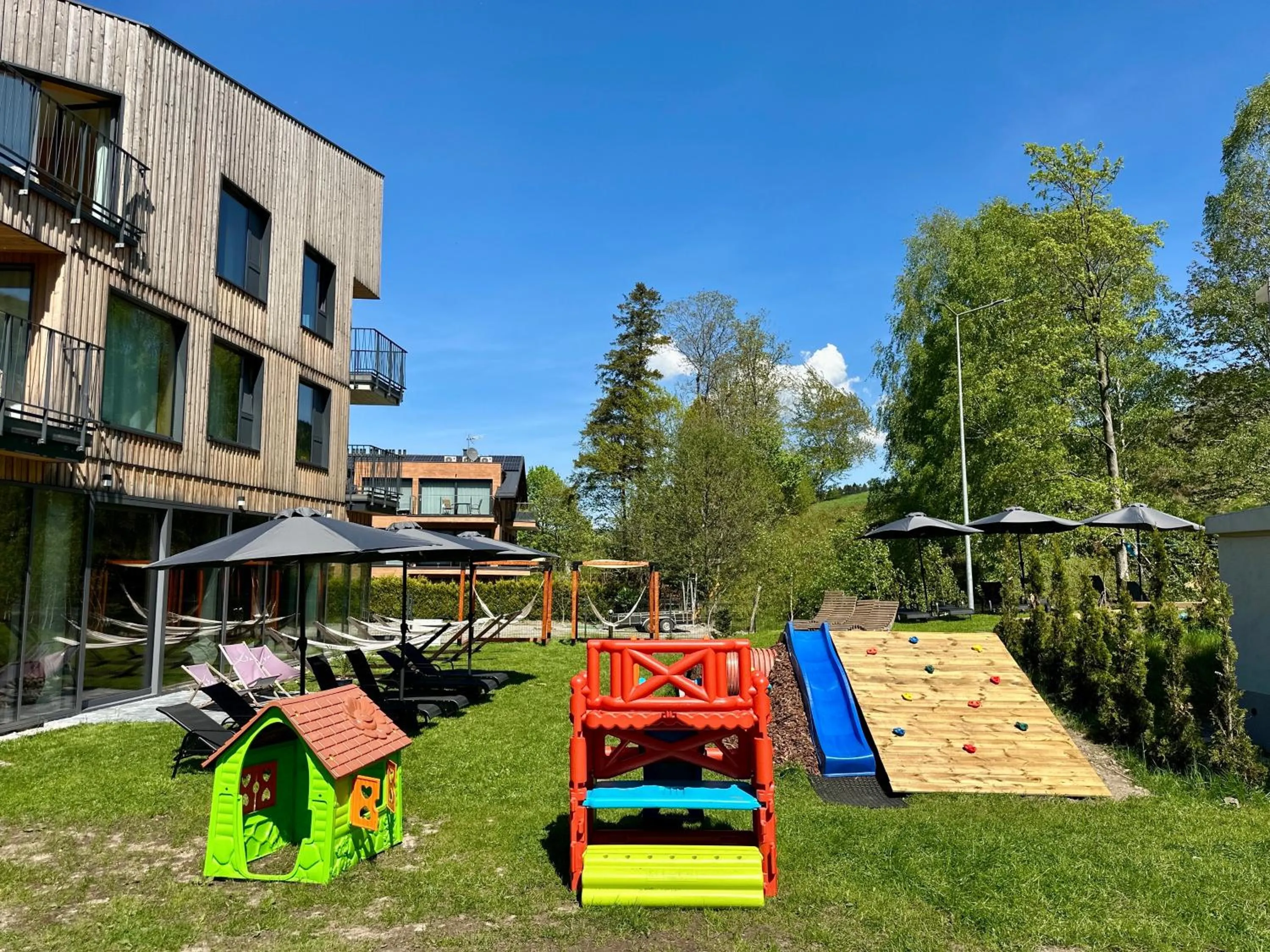 Area and facilities in XYZ eXtreme You Zen