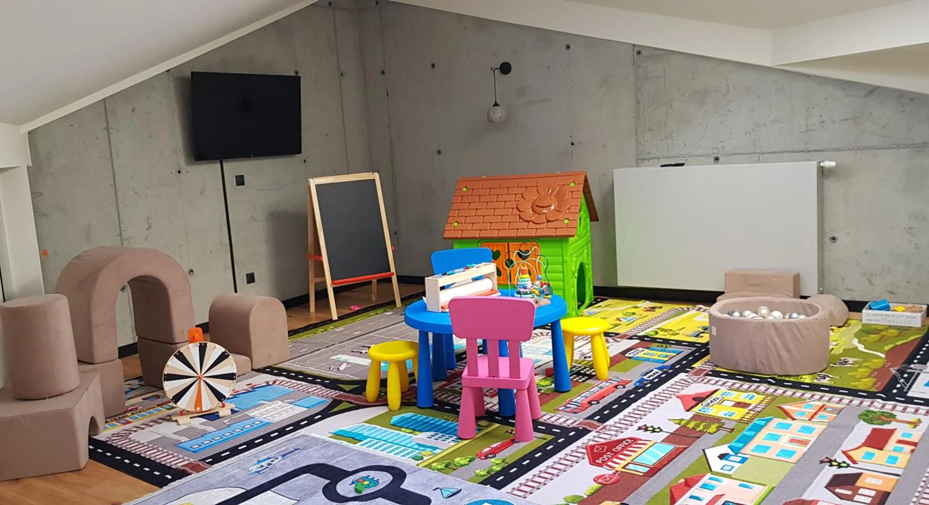 Kids's club in XYZ eXtreme You Zen