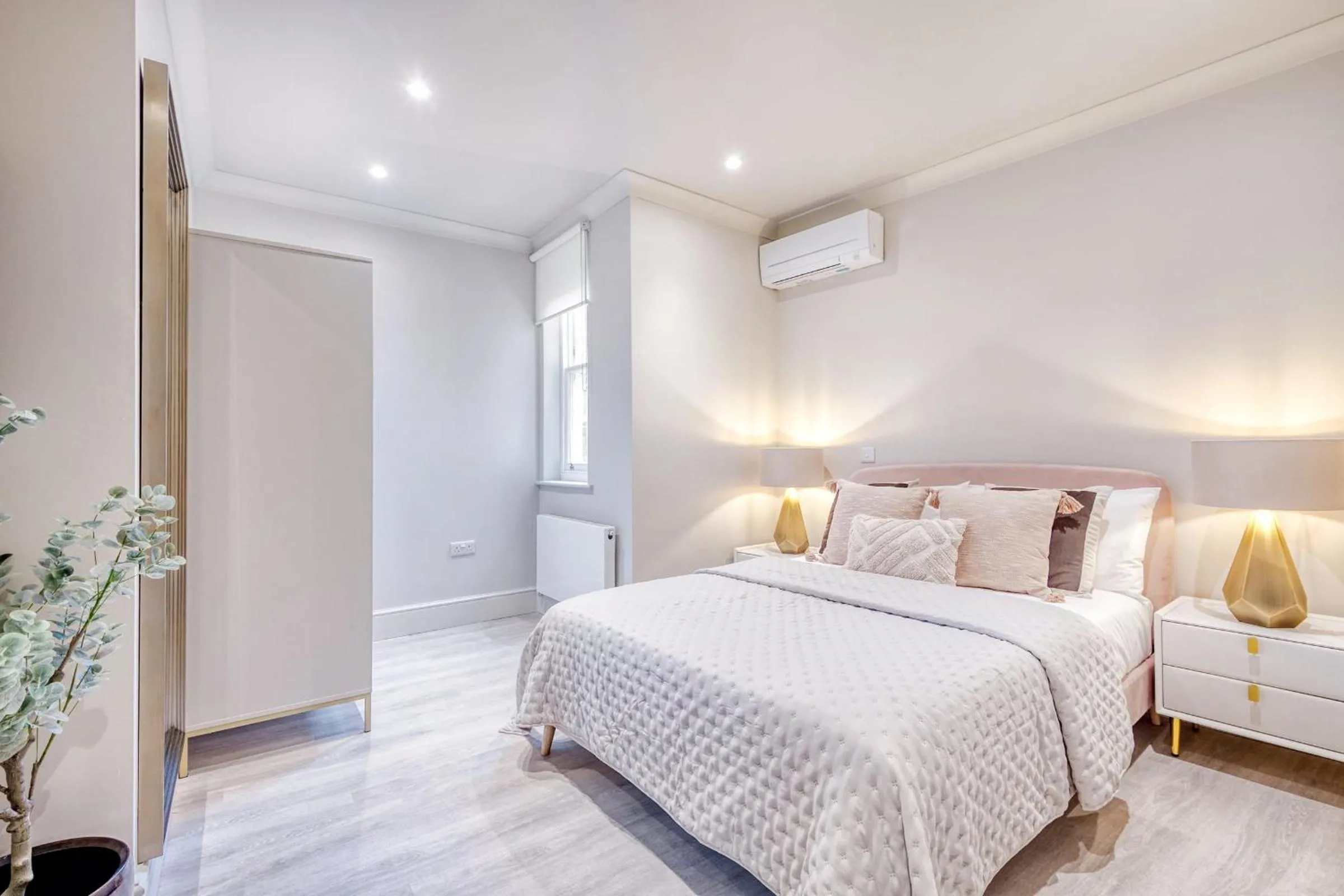 Bed in Marble Arch Suite 3