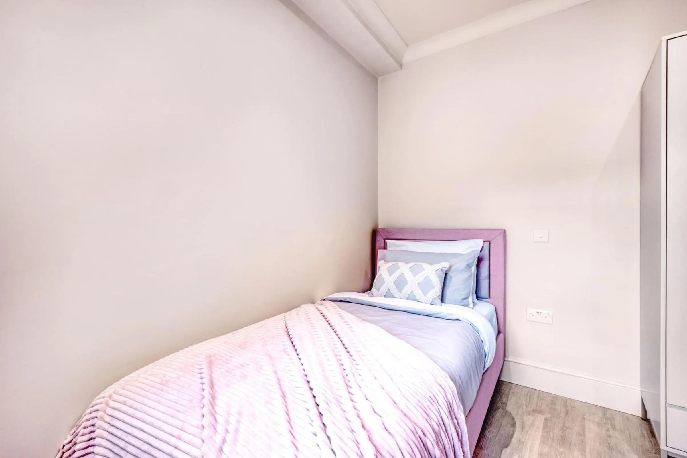 Bed in Marble Arch Suite 3
