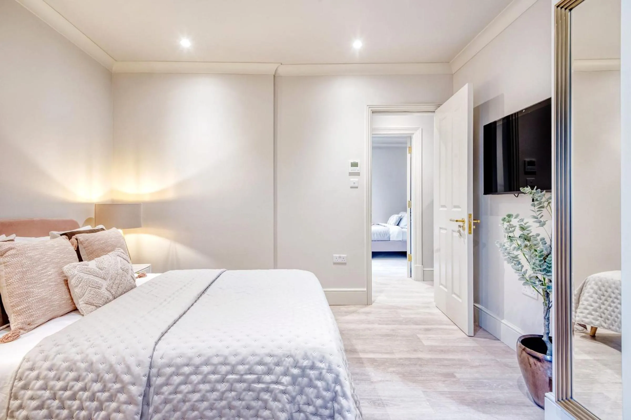 Bed in Marble Arch Suite 3