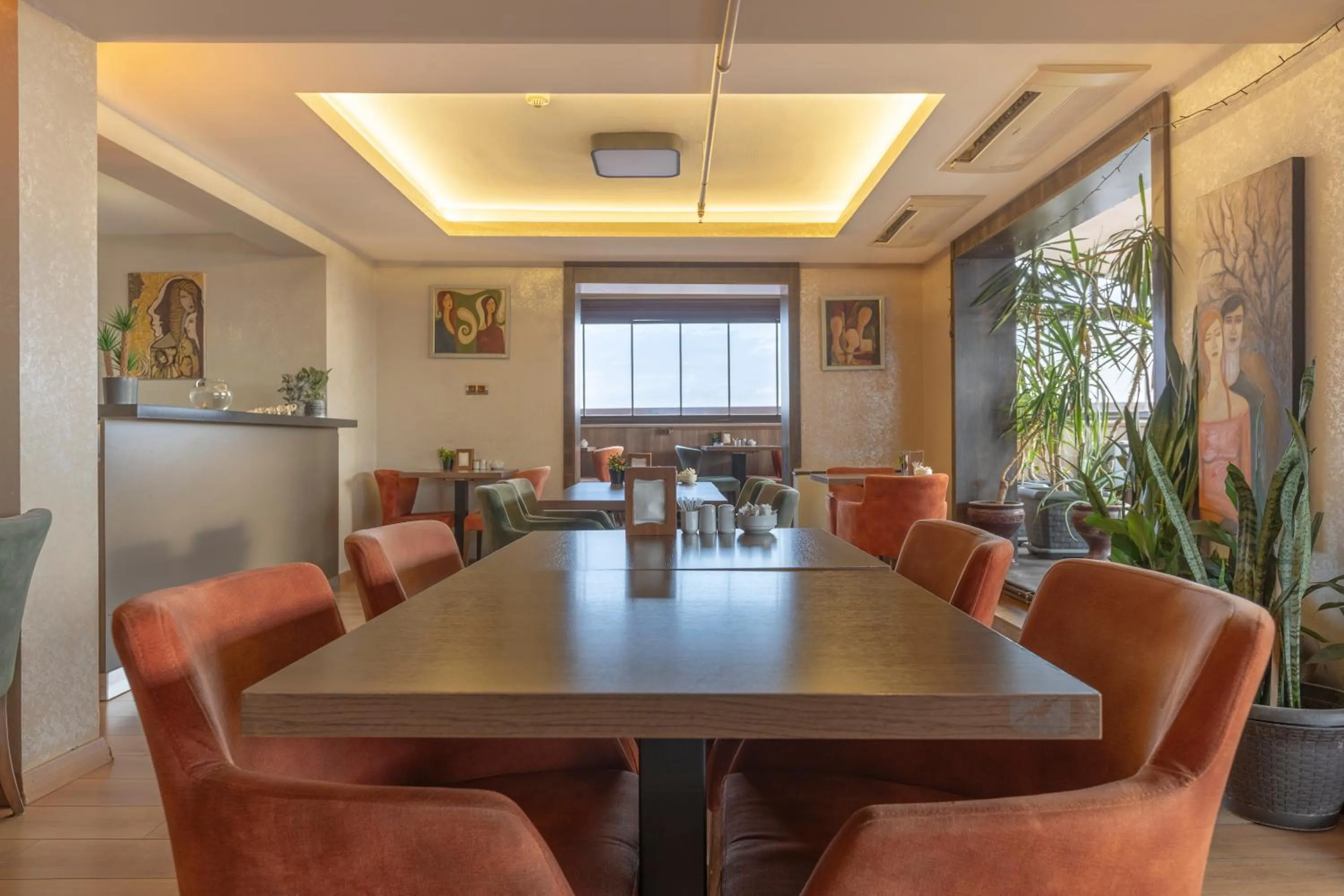 Restaurant/places to eat in Hotel Atabay