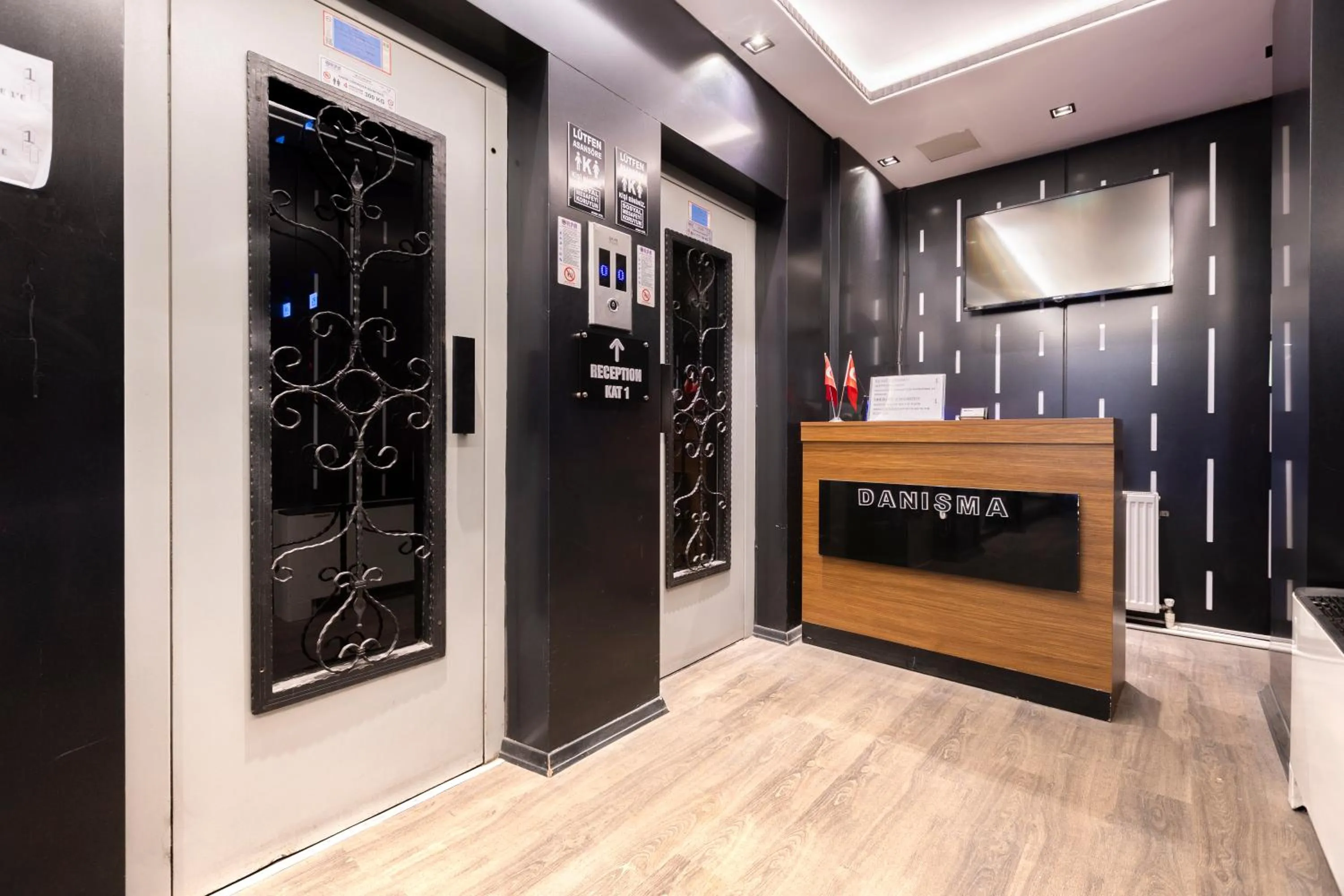 Facade/entrance in Hotel Atabay