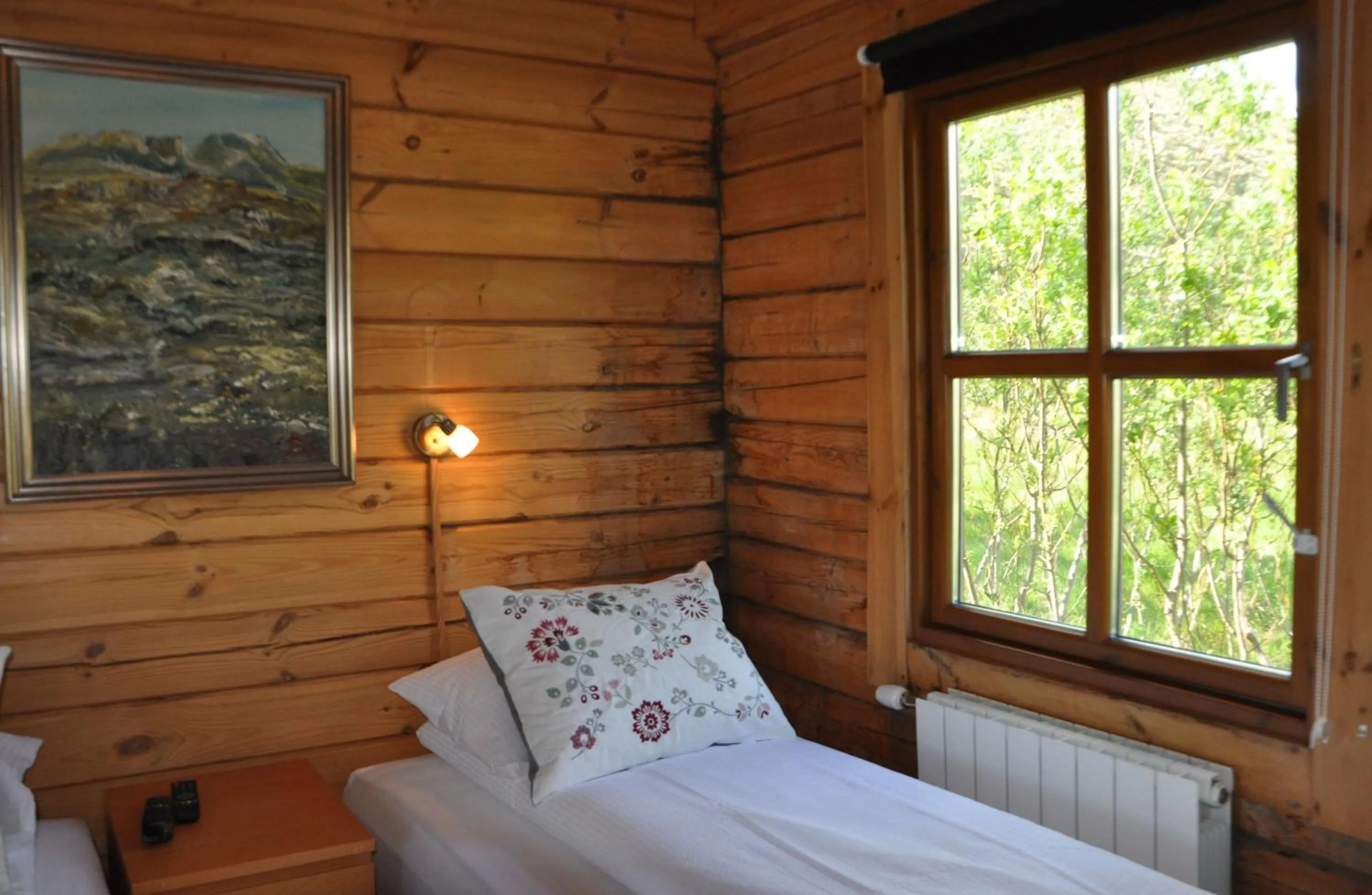 Bedroom, Bed in North Star Cottage
