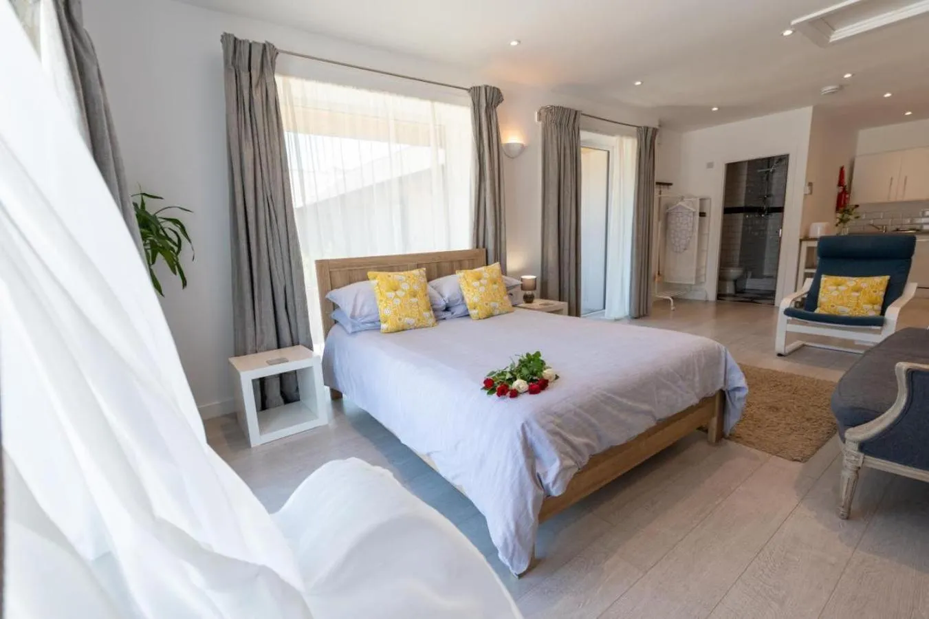 Photo of the whole room, Bed in Rossendale Holiday Cottages & Spa