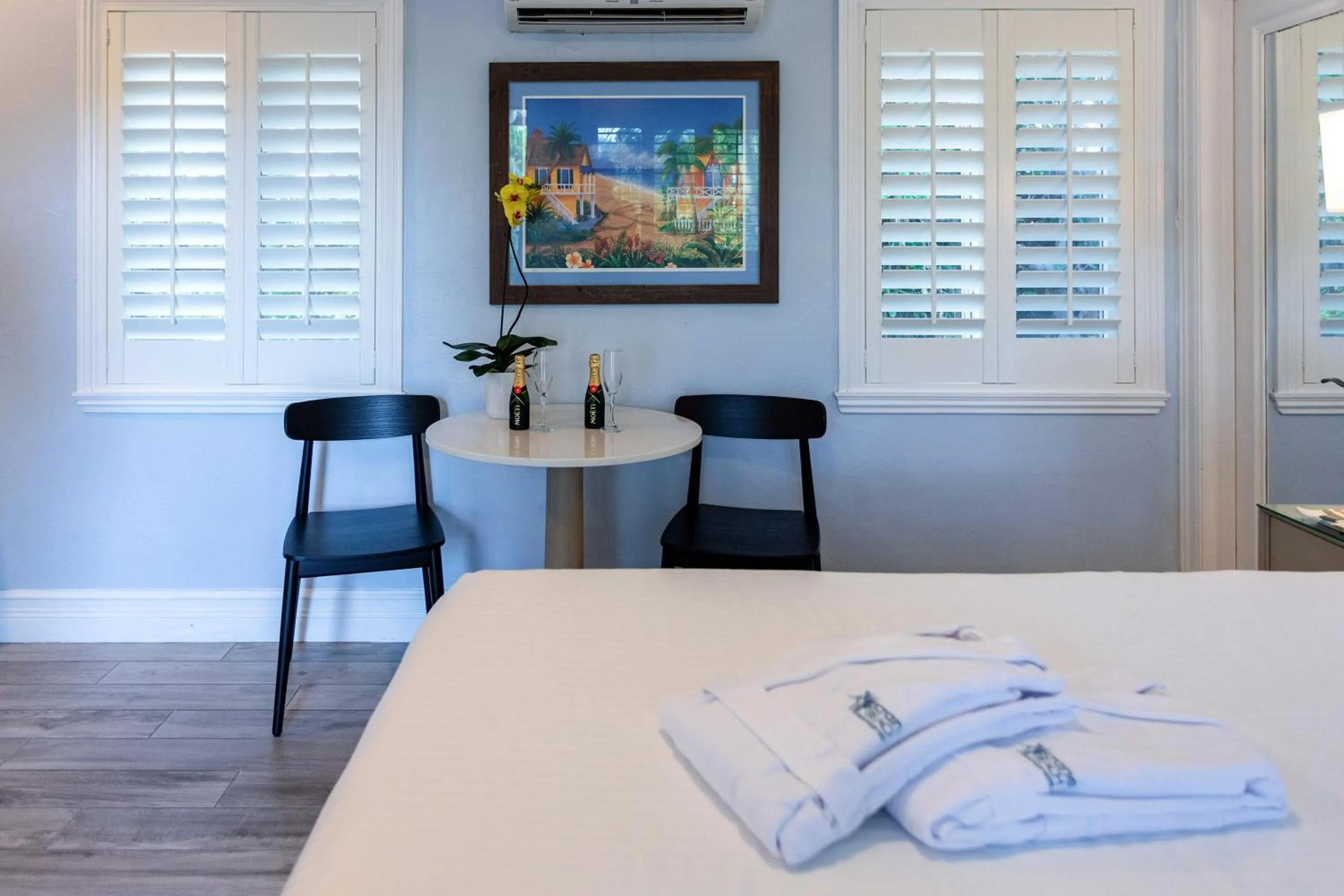 Dining area, Bed in Crane's Beach House Boutique Hotel & Luxury Villas