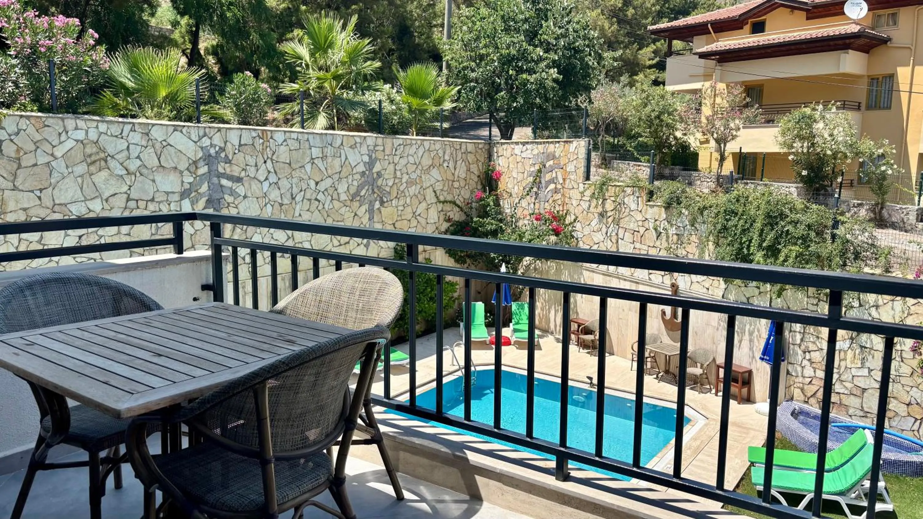 White Suites İçmeler
