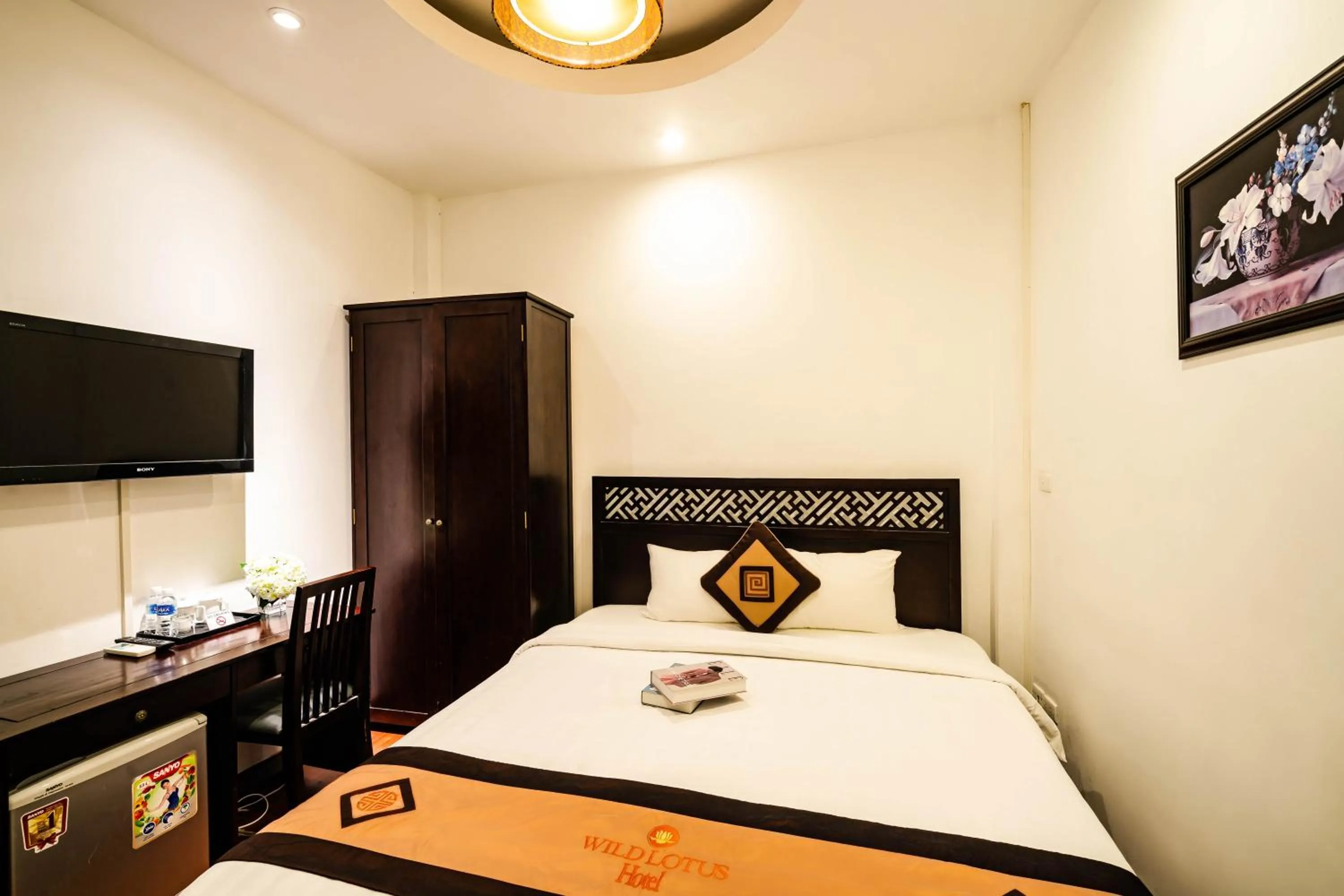 Bed in Wild Lotus Hotel & Travel 2