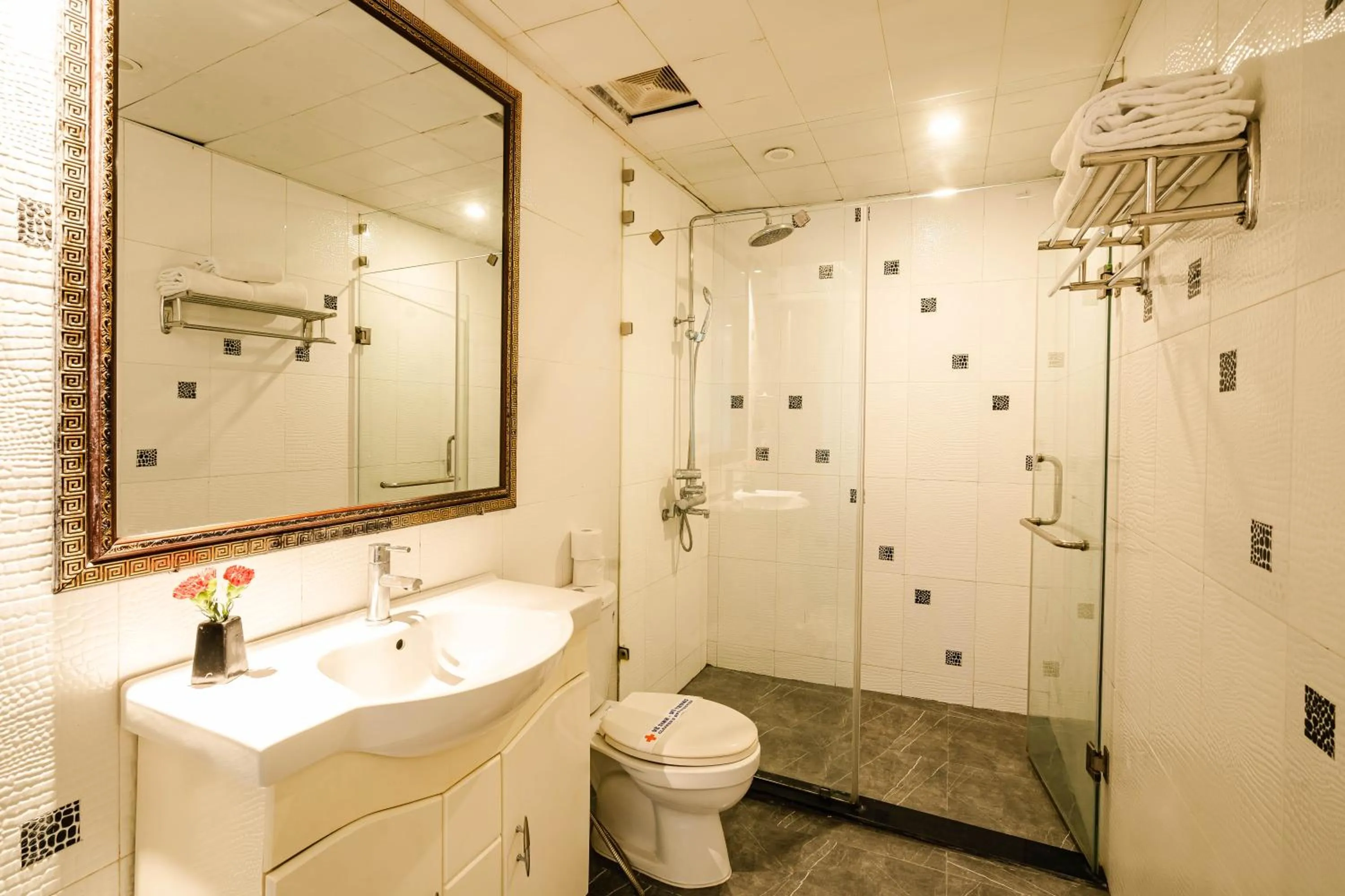 Wild Lotus Hotel & Travel 2