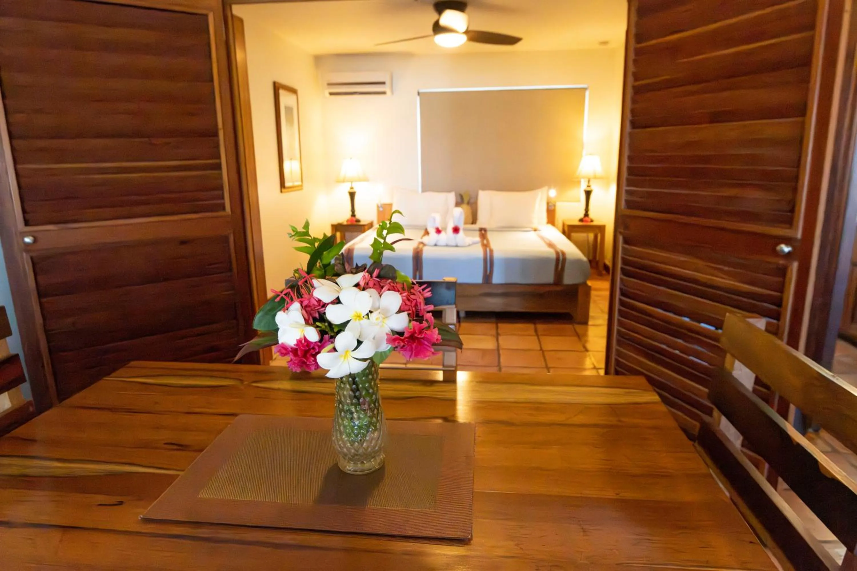 Living room, Bed in Isla Bonita Yacht Club