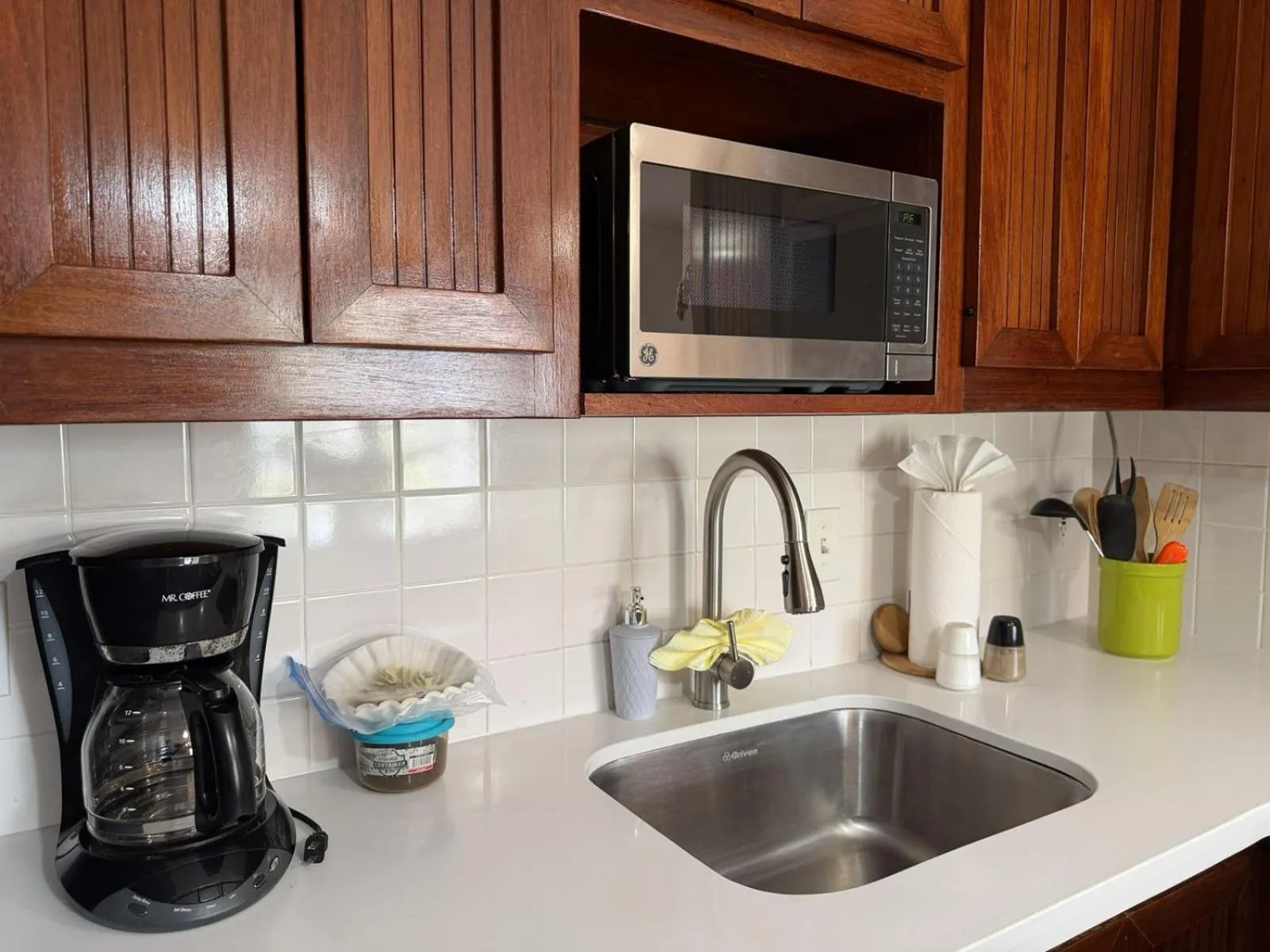 microwave in Isla Bonita Yacht Club