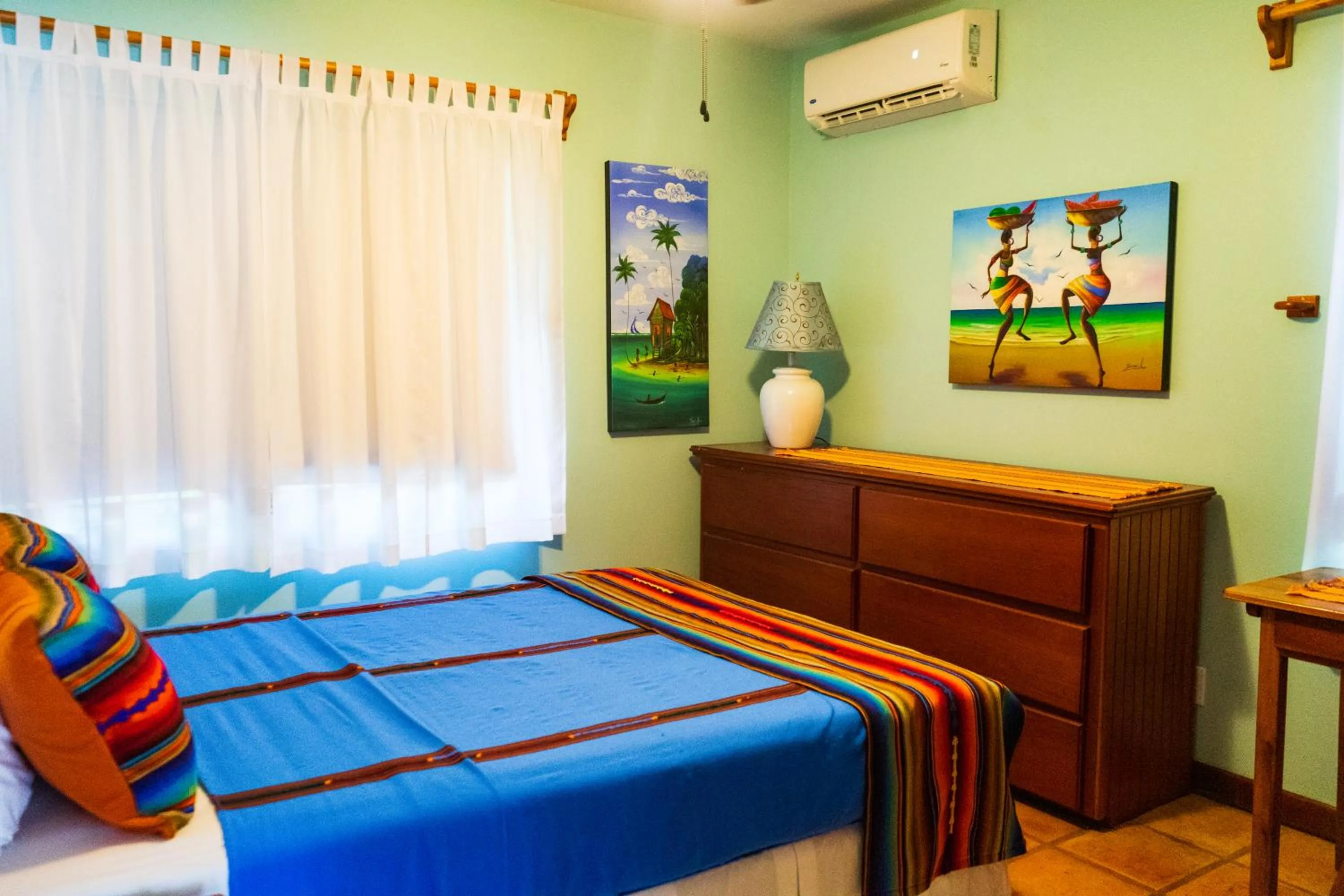 Photo of the whole room, Bed in Isla Bonita Yacht Club