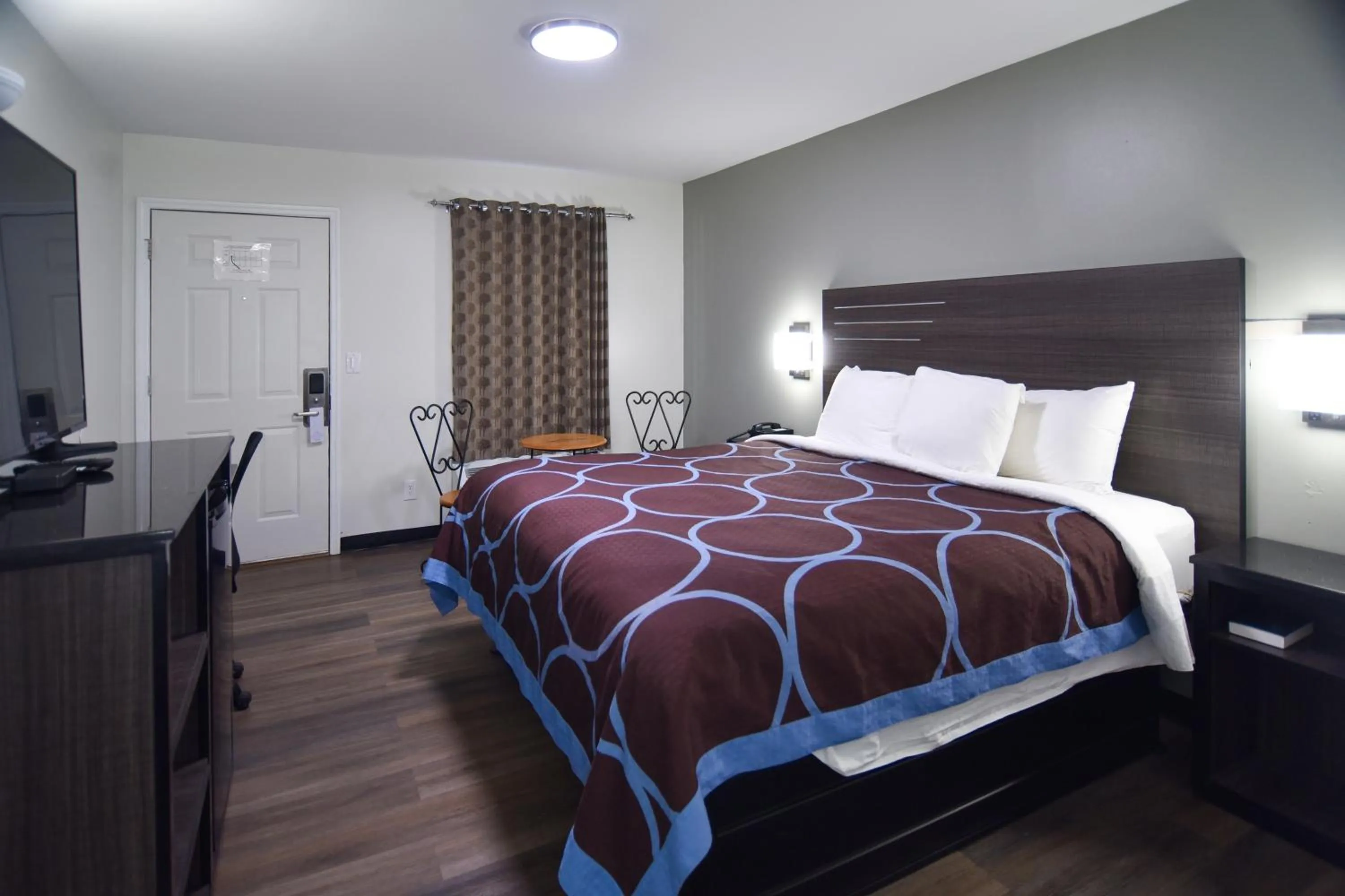 Bed in Lynchburg Country Inn