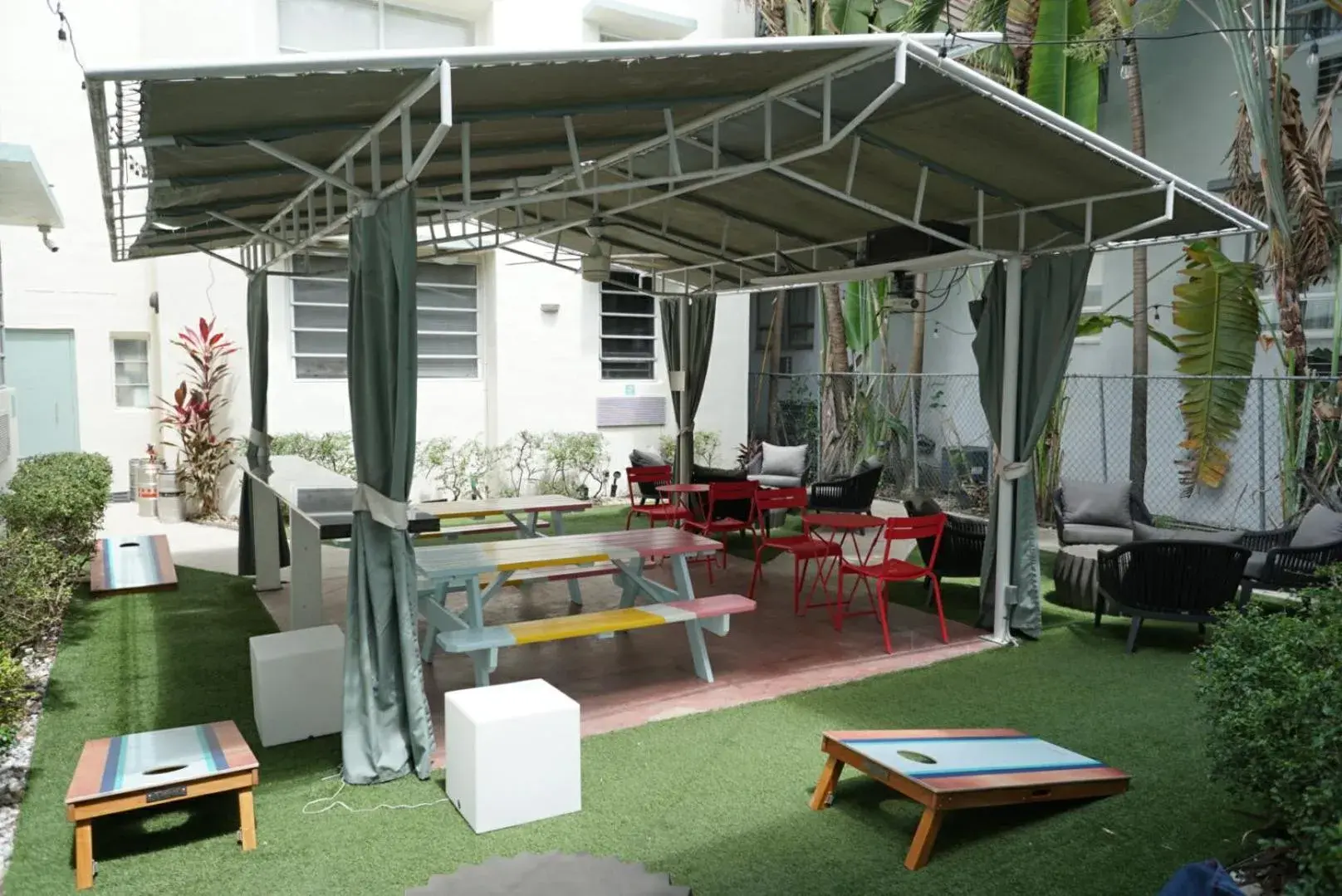 Garden in Beds n' Drinks Garden in Beds n' Drinks