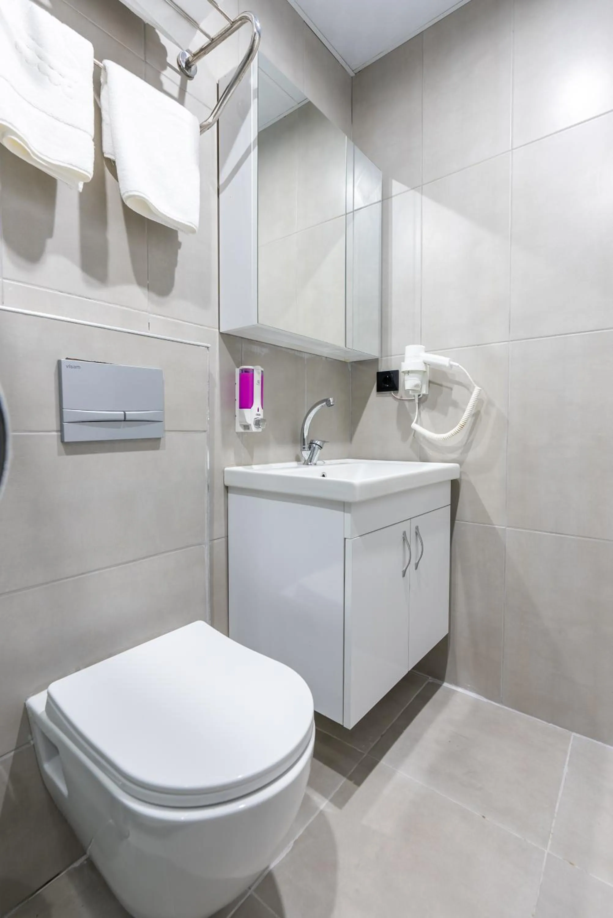 Toilet in WP White Palace Hotel