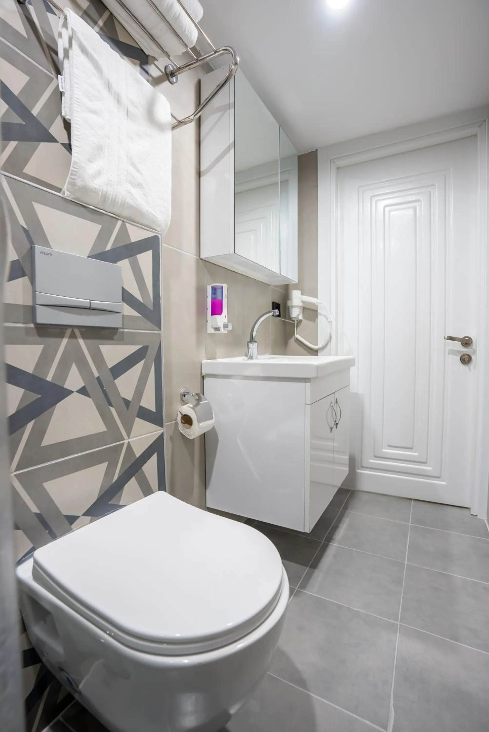 Toilet in WP White Palace Hotel