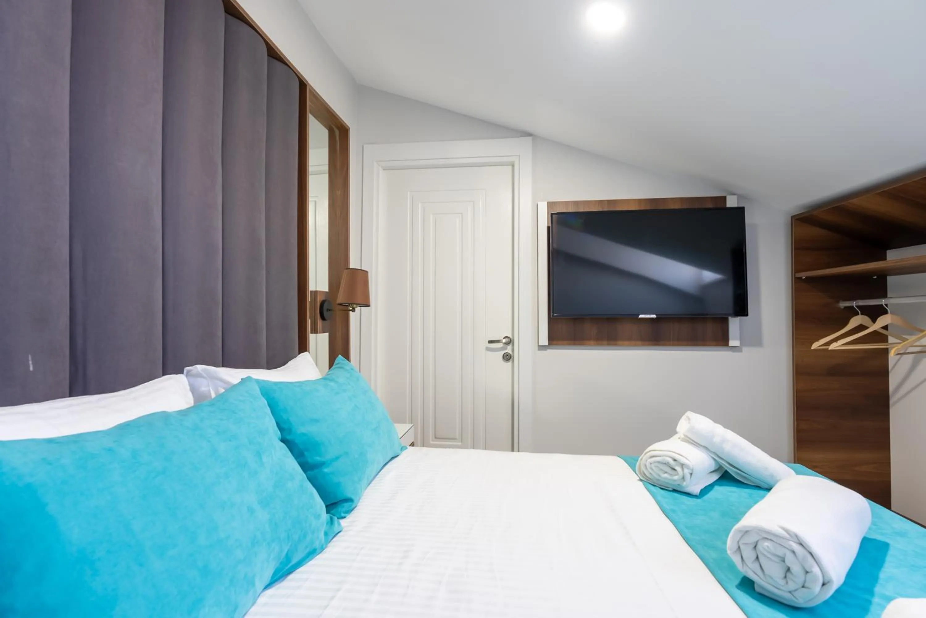 TV and multimedia in WP White Palace Hotel