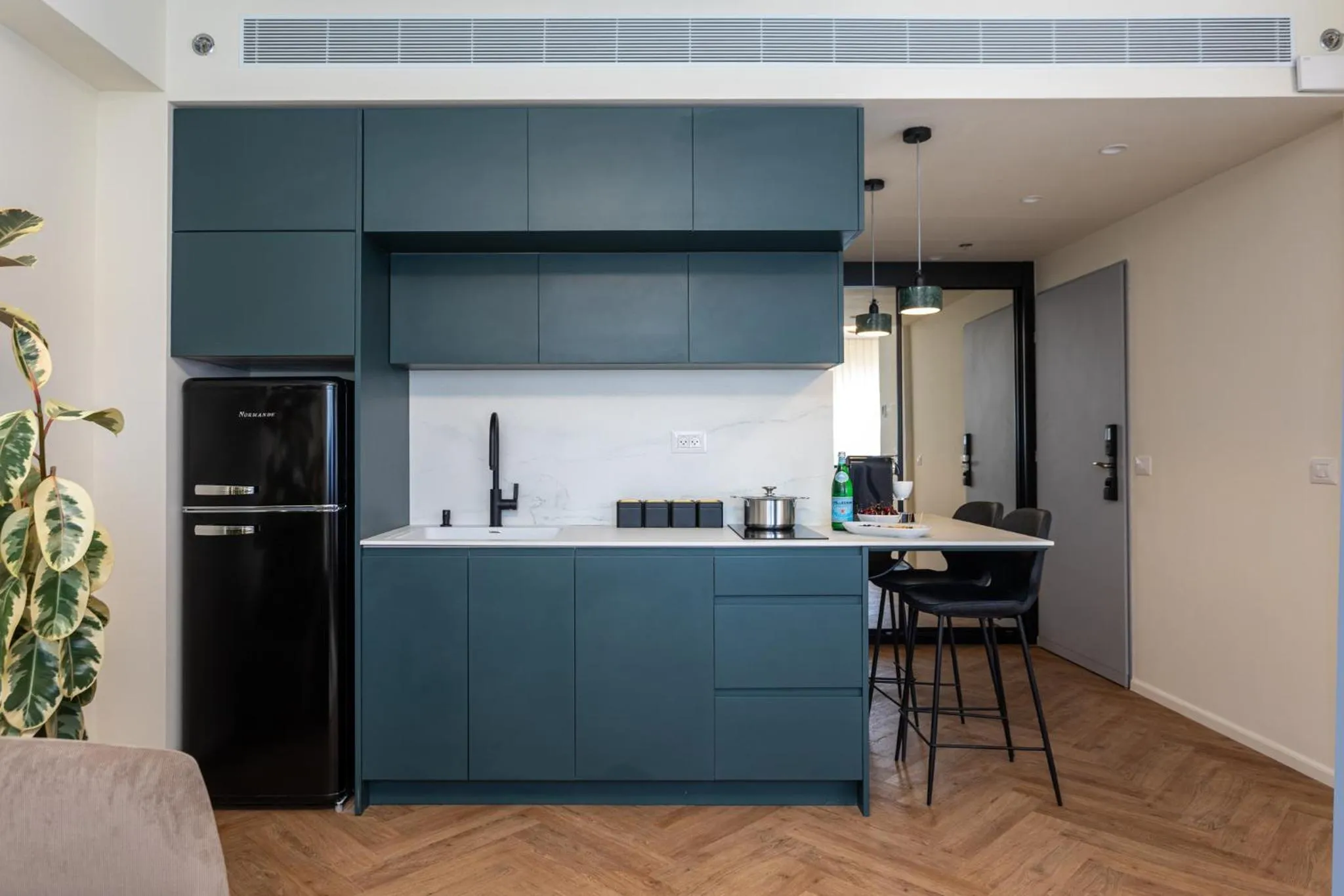 Kitchen or kitchenette in De Sheinkin