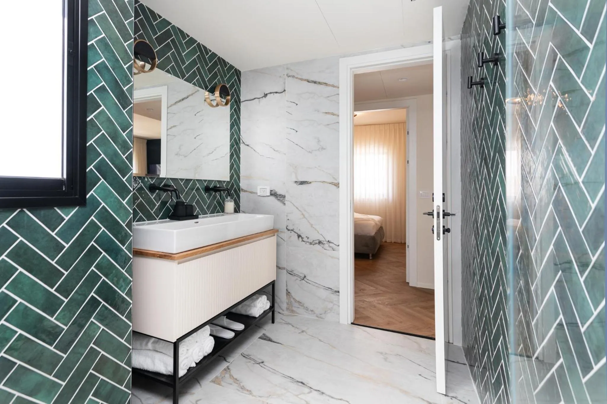 Bathroom, Bed in De Sheinkin