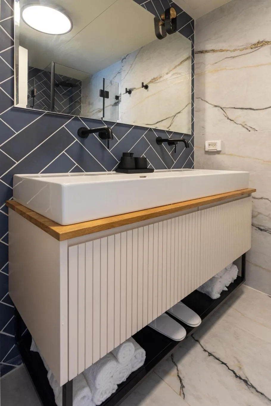 Bathroom in De Sheinkin