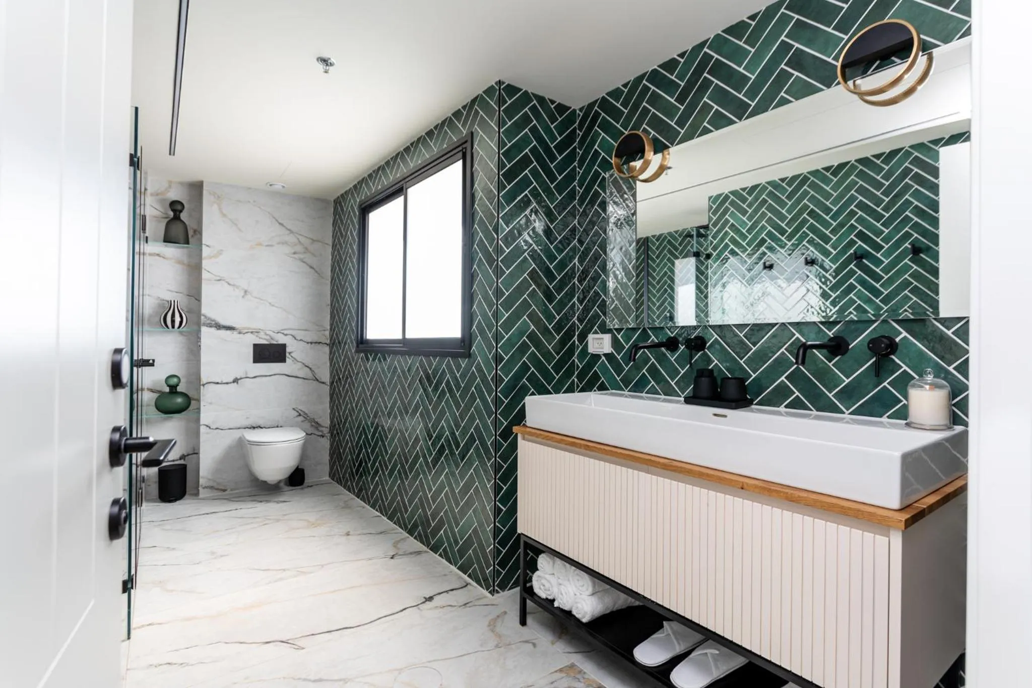 Shower in De Sheinkin