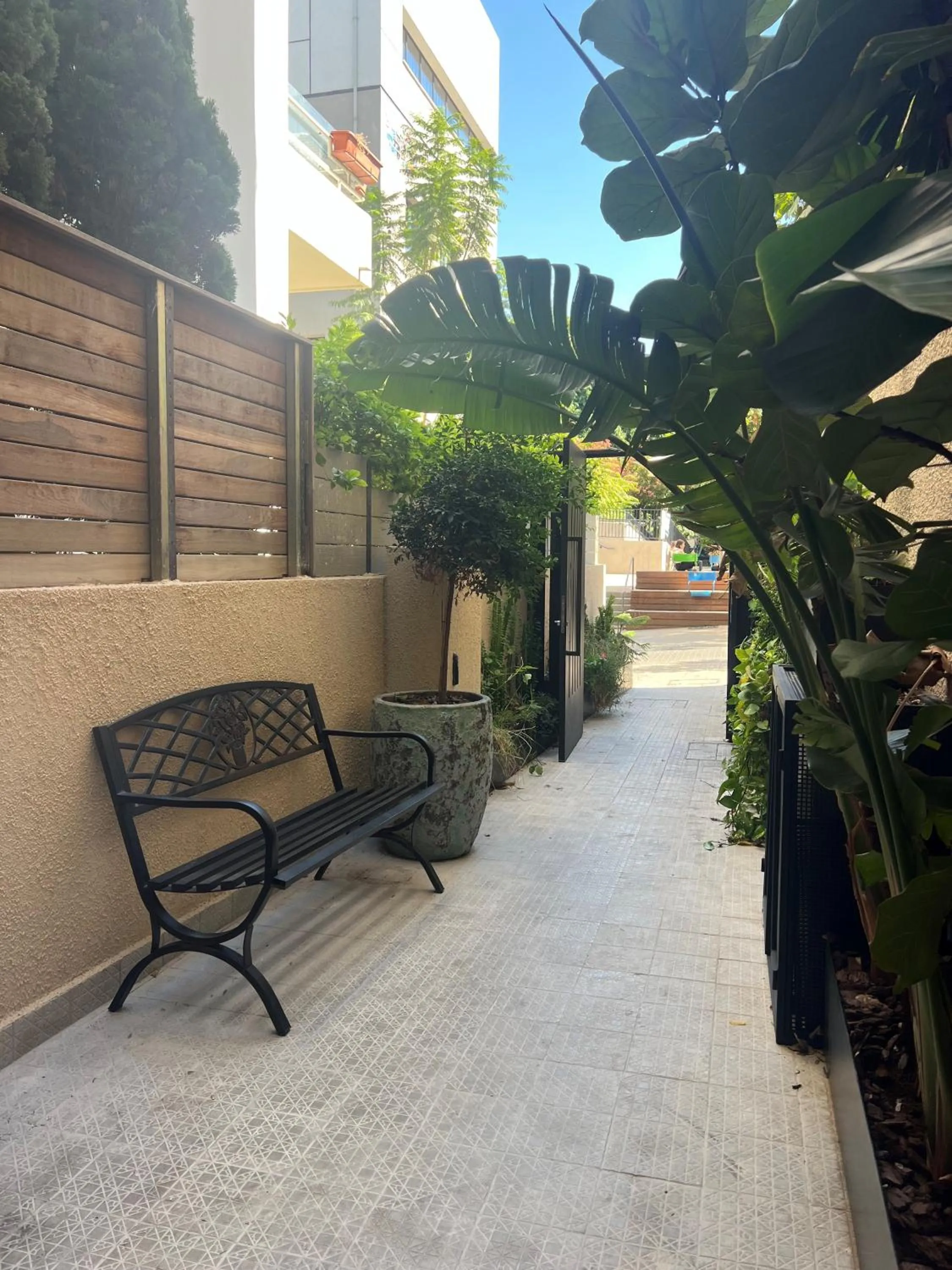 Facade/entrance in De Sheinkin