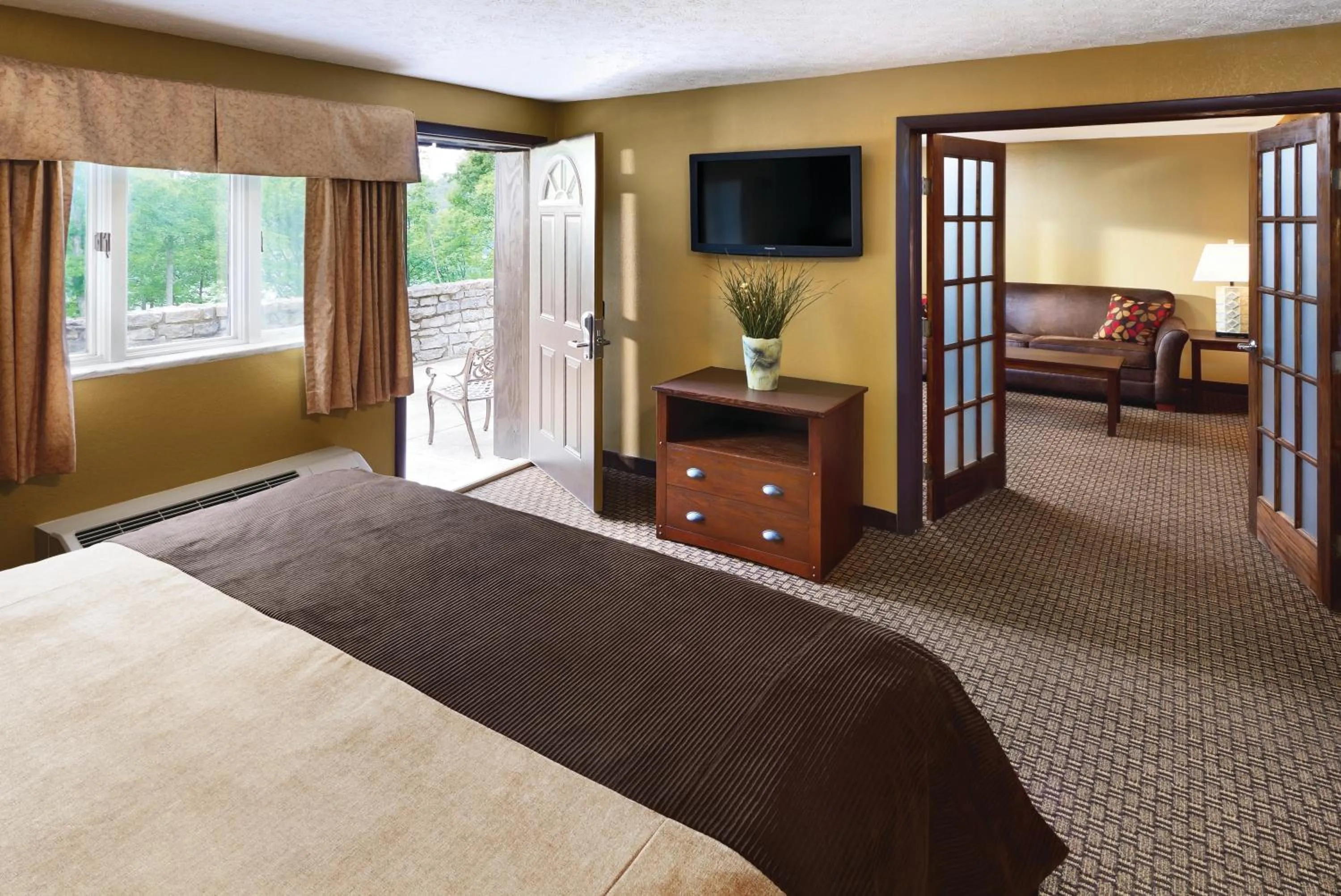 Photo of the whole room, TV/Entertainment Center in Burr Oak Lodge and Conference Center