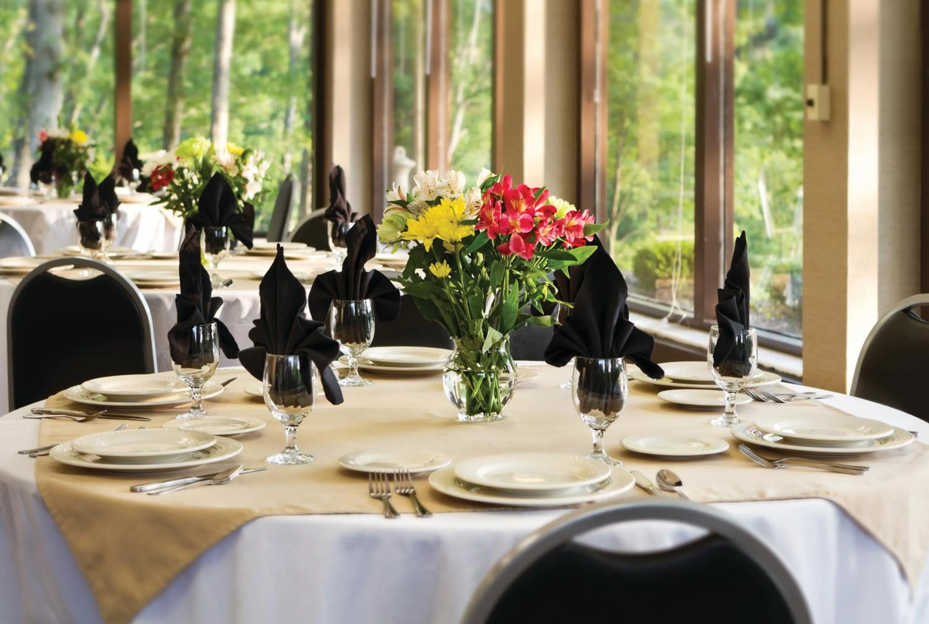 Restaurant/Places to Eat in Burr Oak Lodge and Conference Center