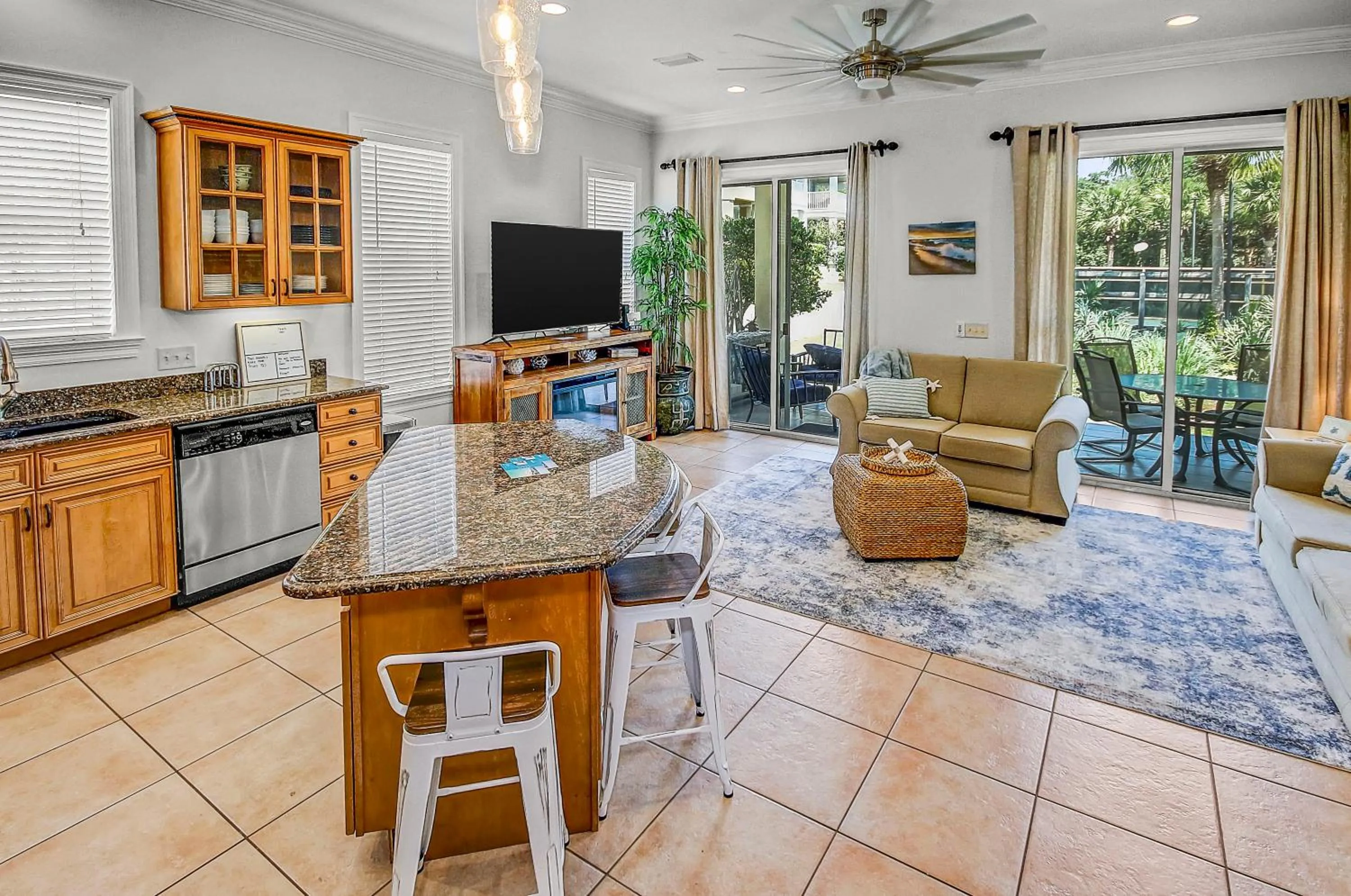 Photo of the whole room in 136 La Valencia Cir - At Peace