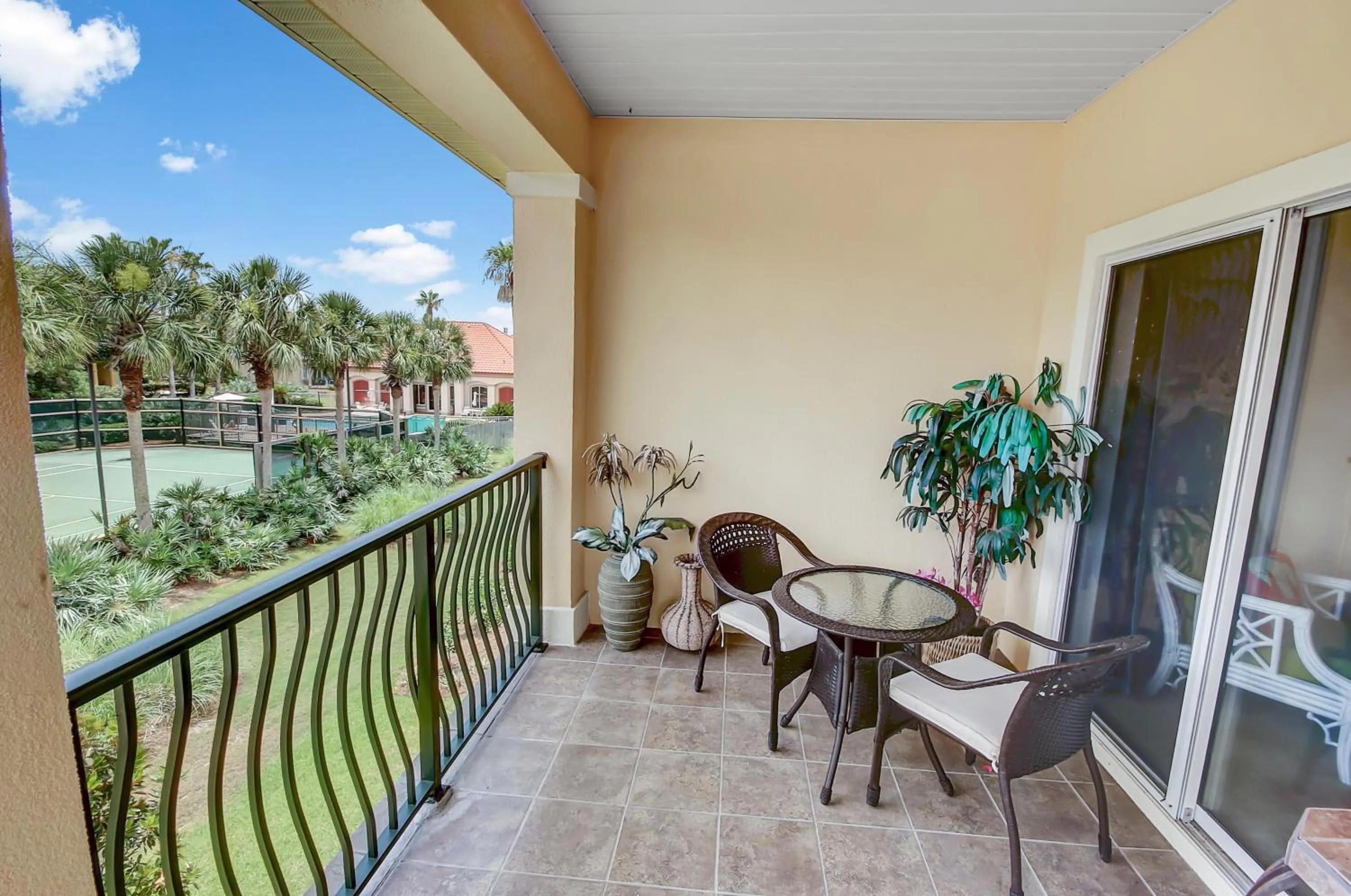 Balcony/Terrace in 136 La Valencia Cir - At Peace