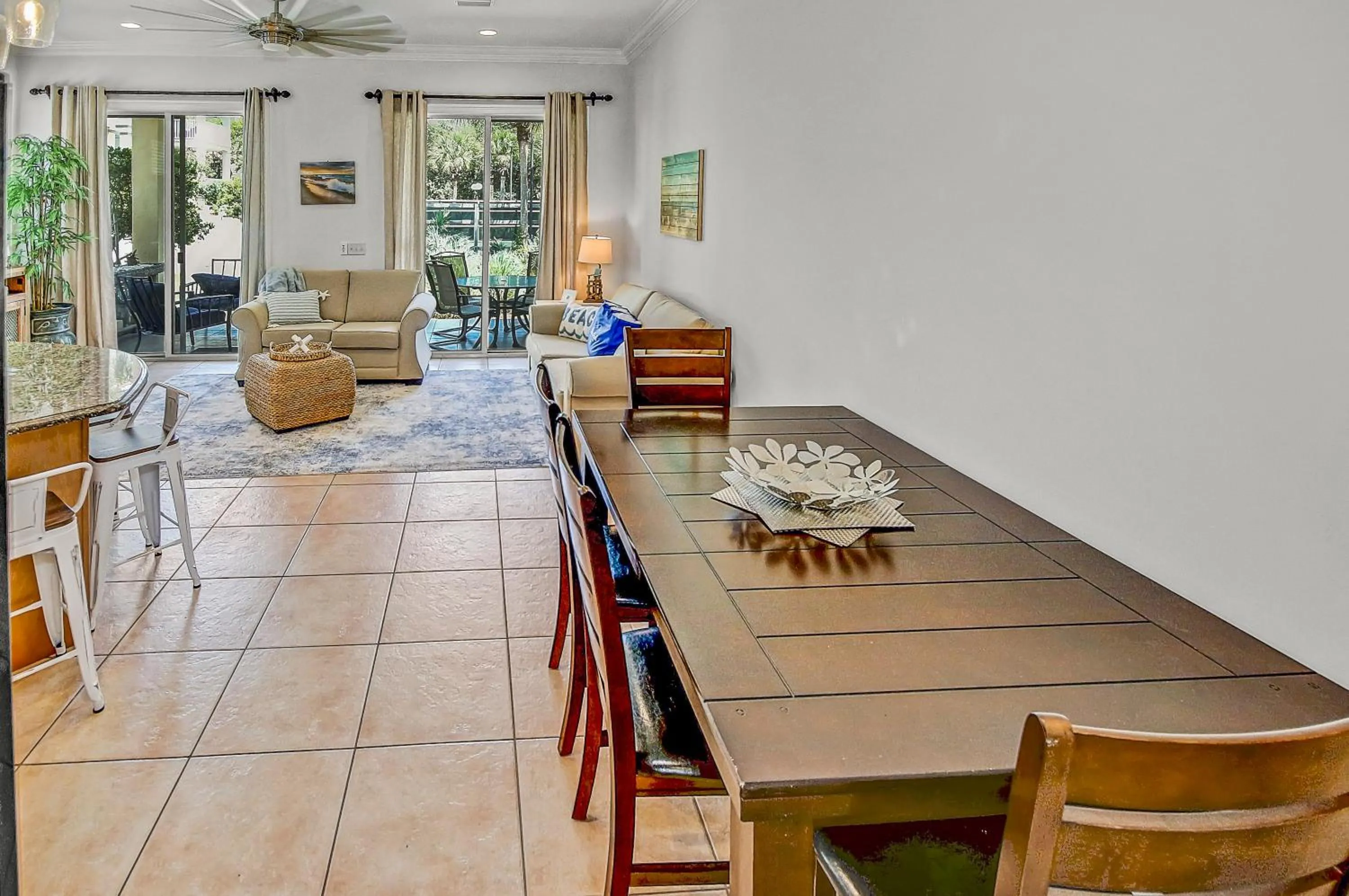 Dining area in 136 La Valencia Cir - At Peace