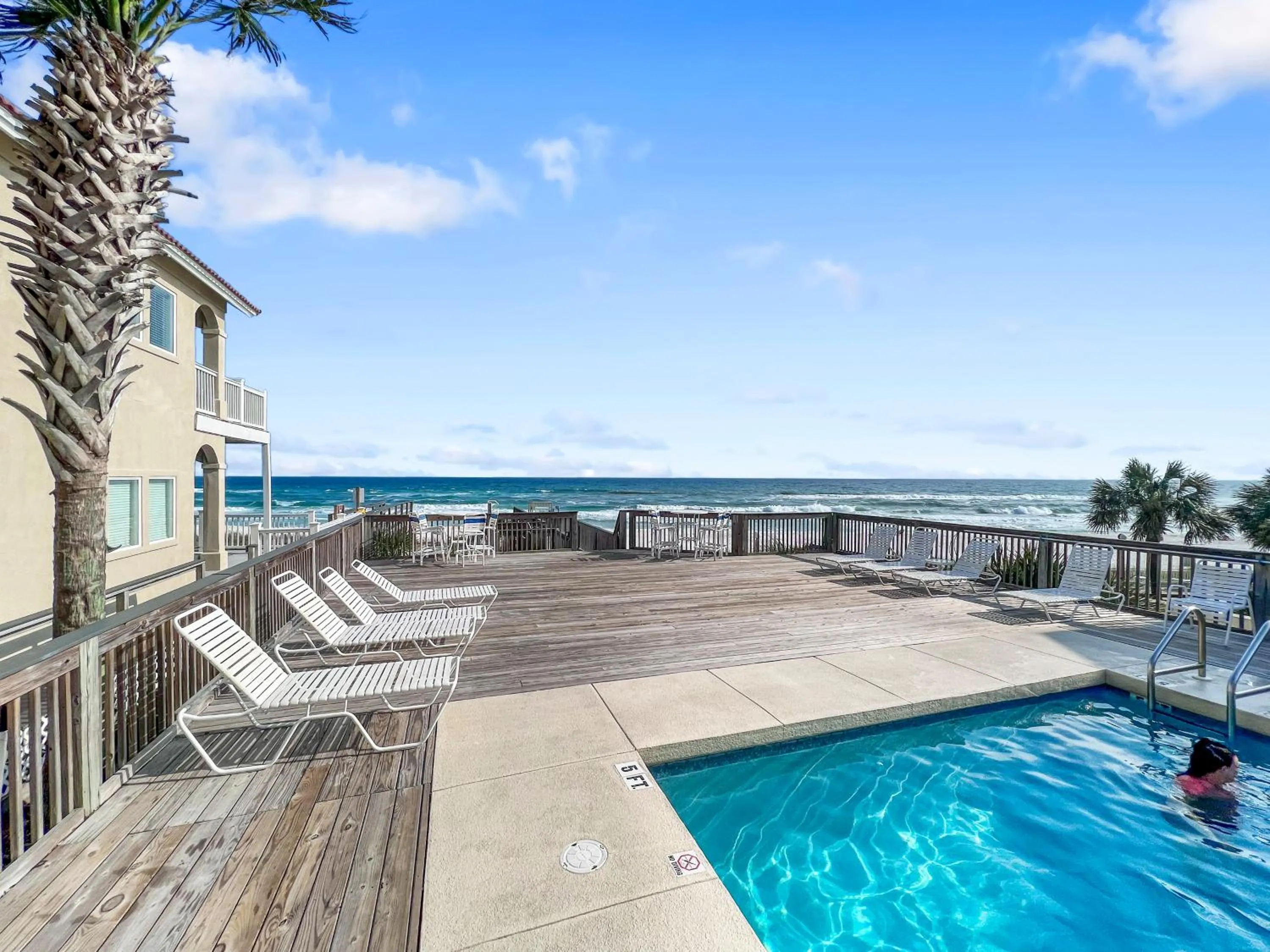 Nearby landmark in 136 La Valencia Cir - At Peace