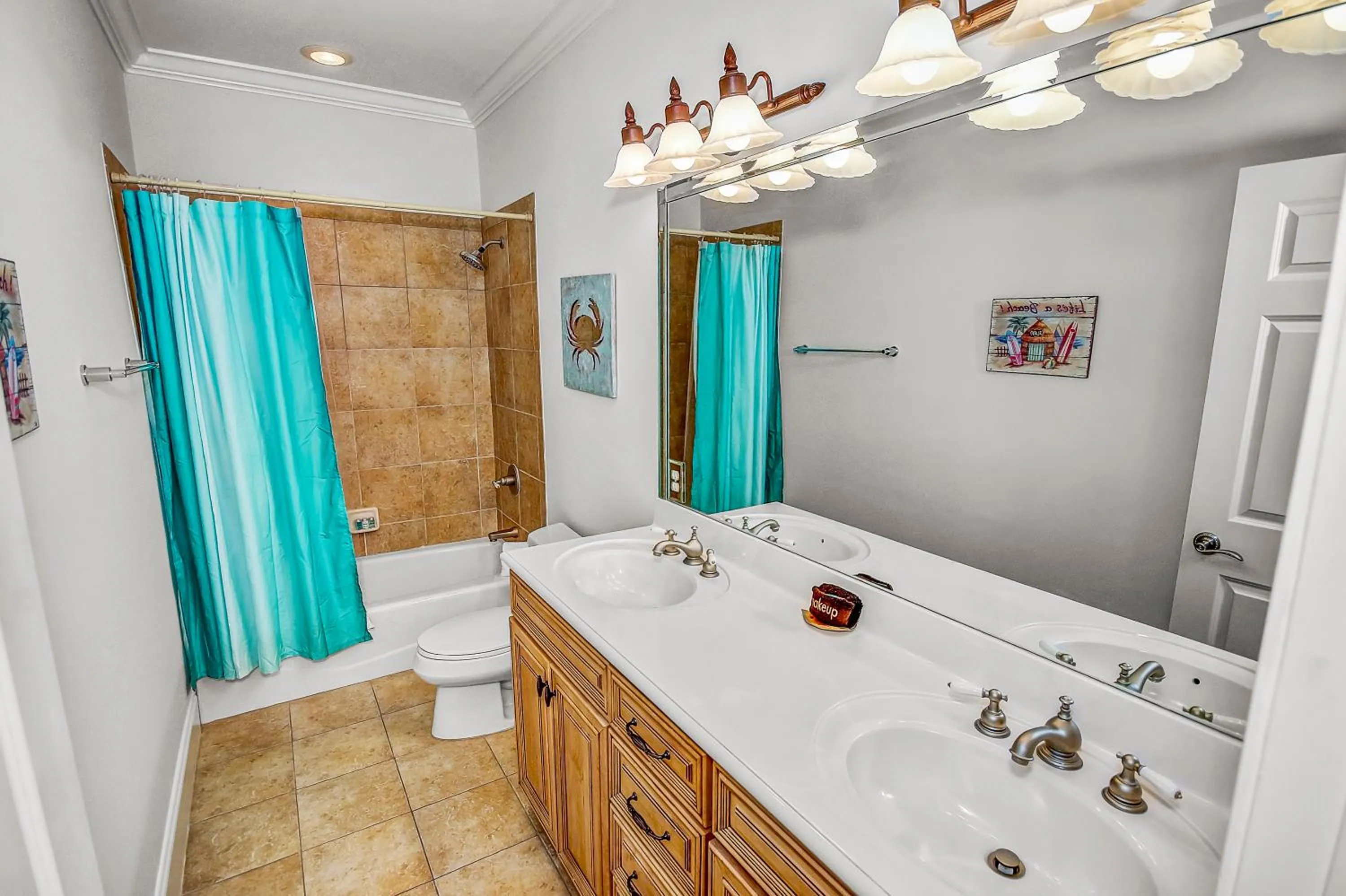 Photo of the whole room in 136 La Valencia Cir - At Peace