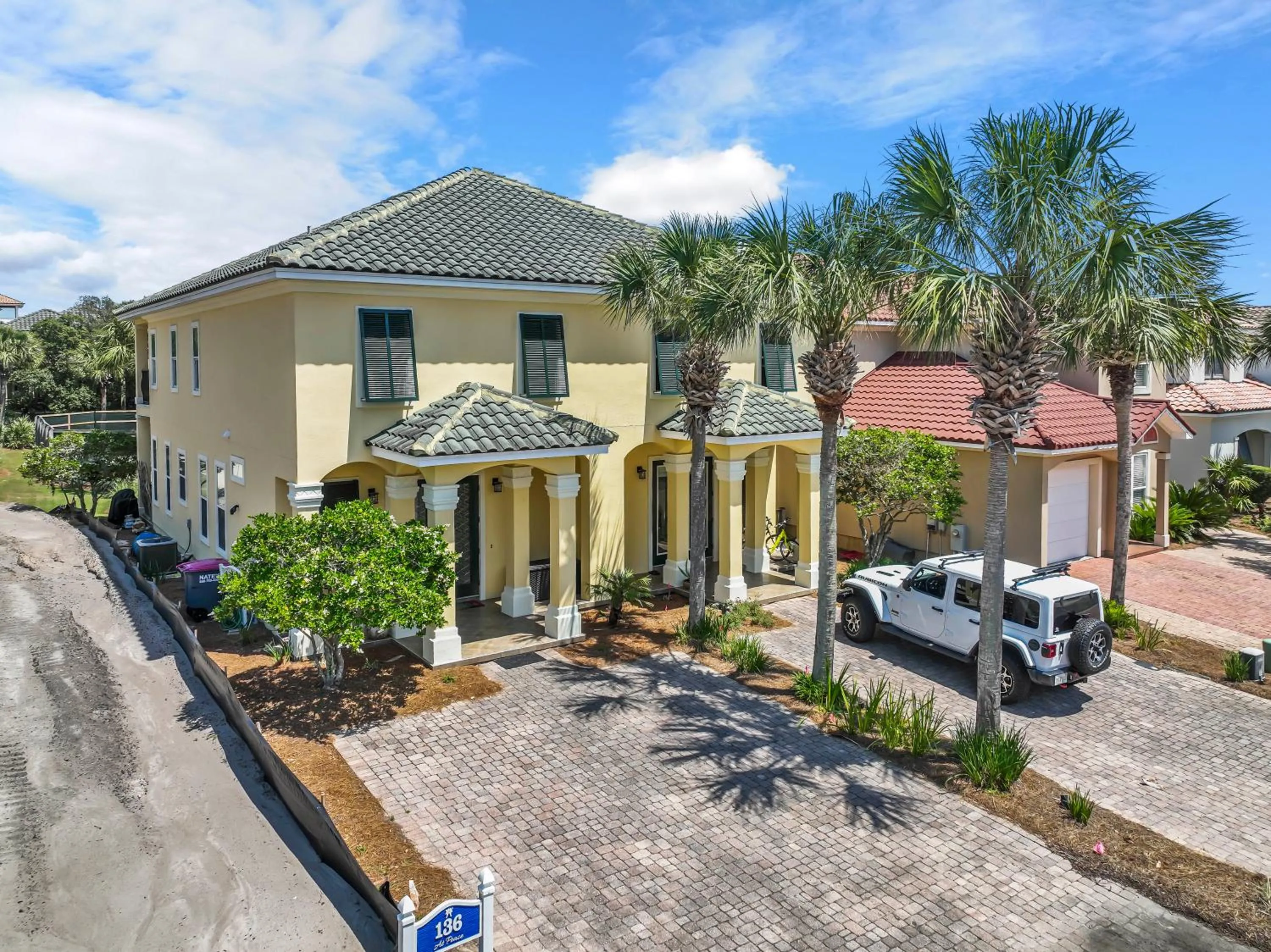 Property building in 136 La Valencia Cir - At Peace