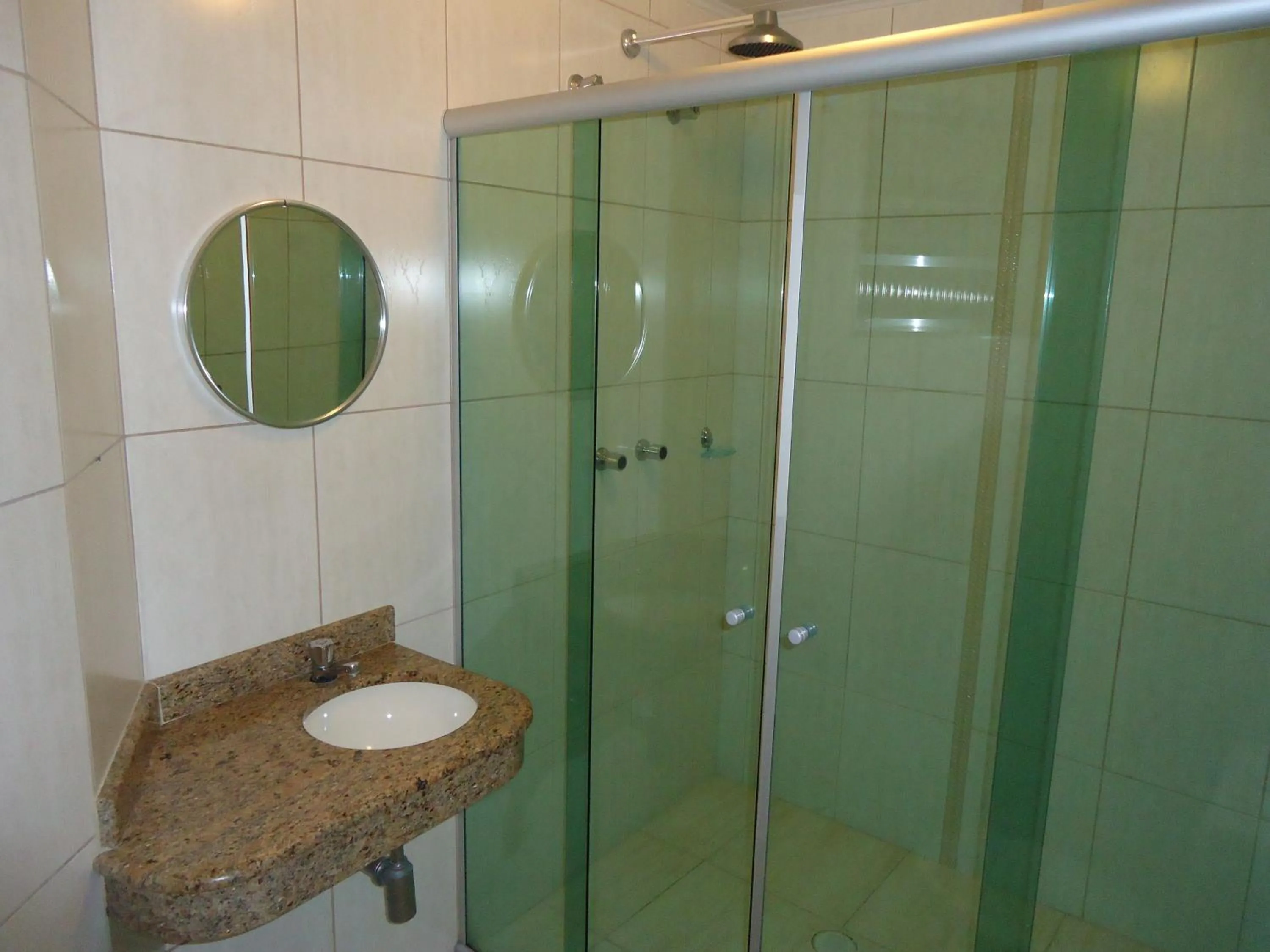 Shower in Namorata Expo Inn