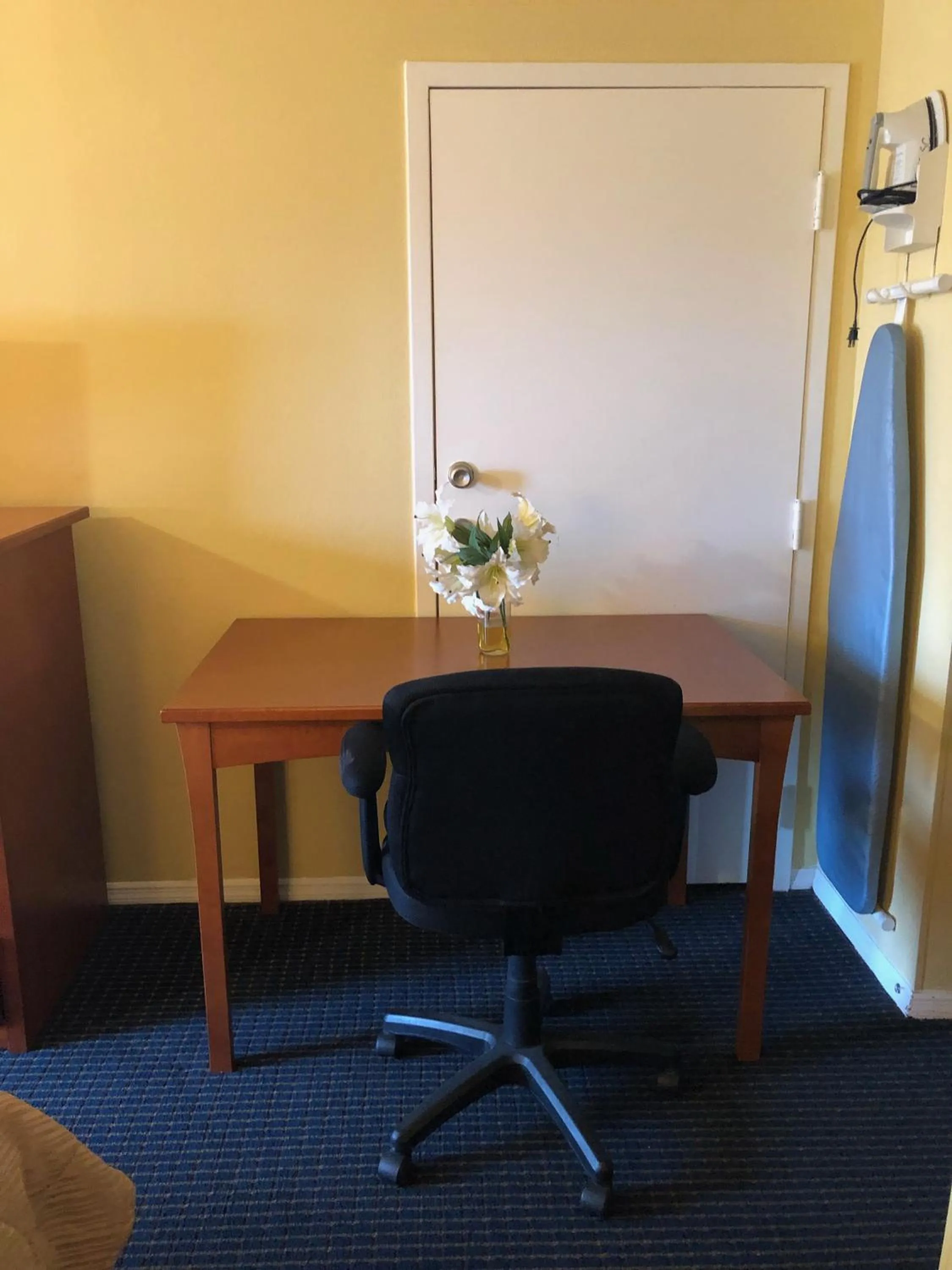 Decorative detail in Americas Best Inn - Savannah I-95